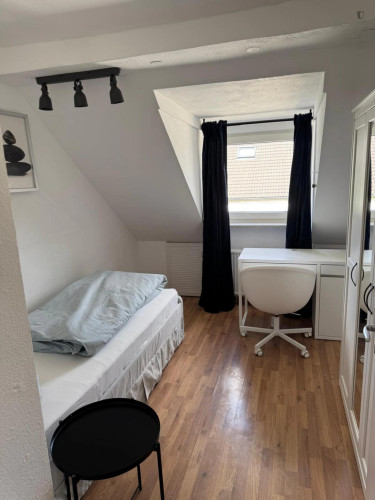 Excellent 4-bedroom apartment in Oberbilk  - Gallery -  5