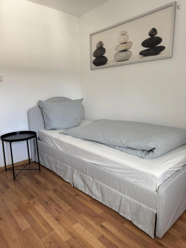 Excellent 4-bedroom apartment in Oberbilk