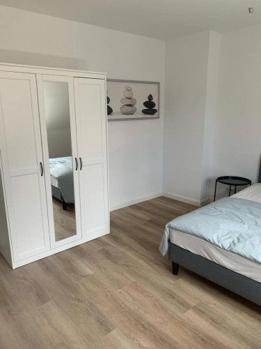 Appealing 3- double bedroom apartment in Altstadt