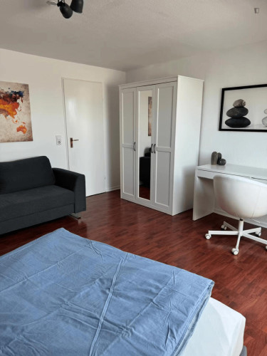 Pleasant double bedroom in center of Düsseldorf