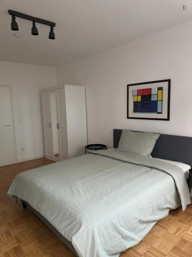 Charming 4-bedroom apartment in Stadtbezirk 1 neighbourhood