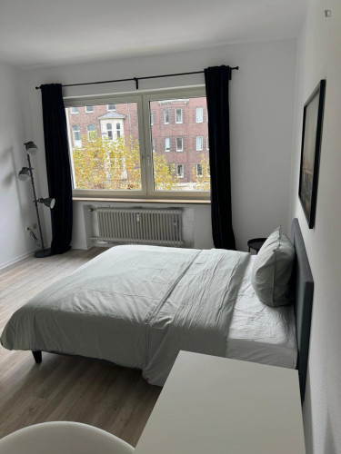 Appealing double bedroom near D-Luegplatz station