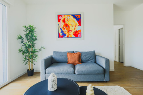 Spacious flat in Clichy