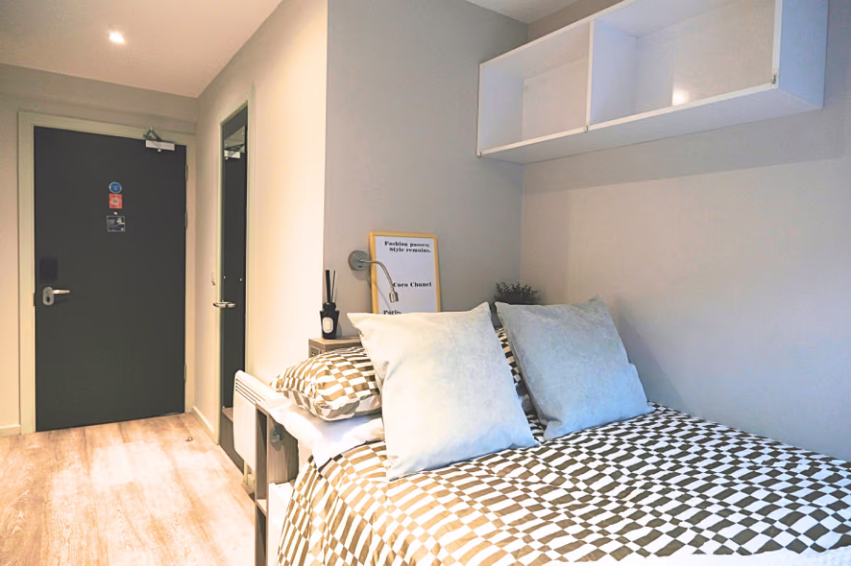  Classic 3-4 Bed Apartment  -  Samuel Tuke Apartments  - Gallery -  1