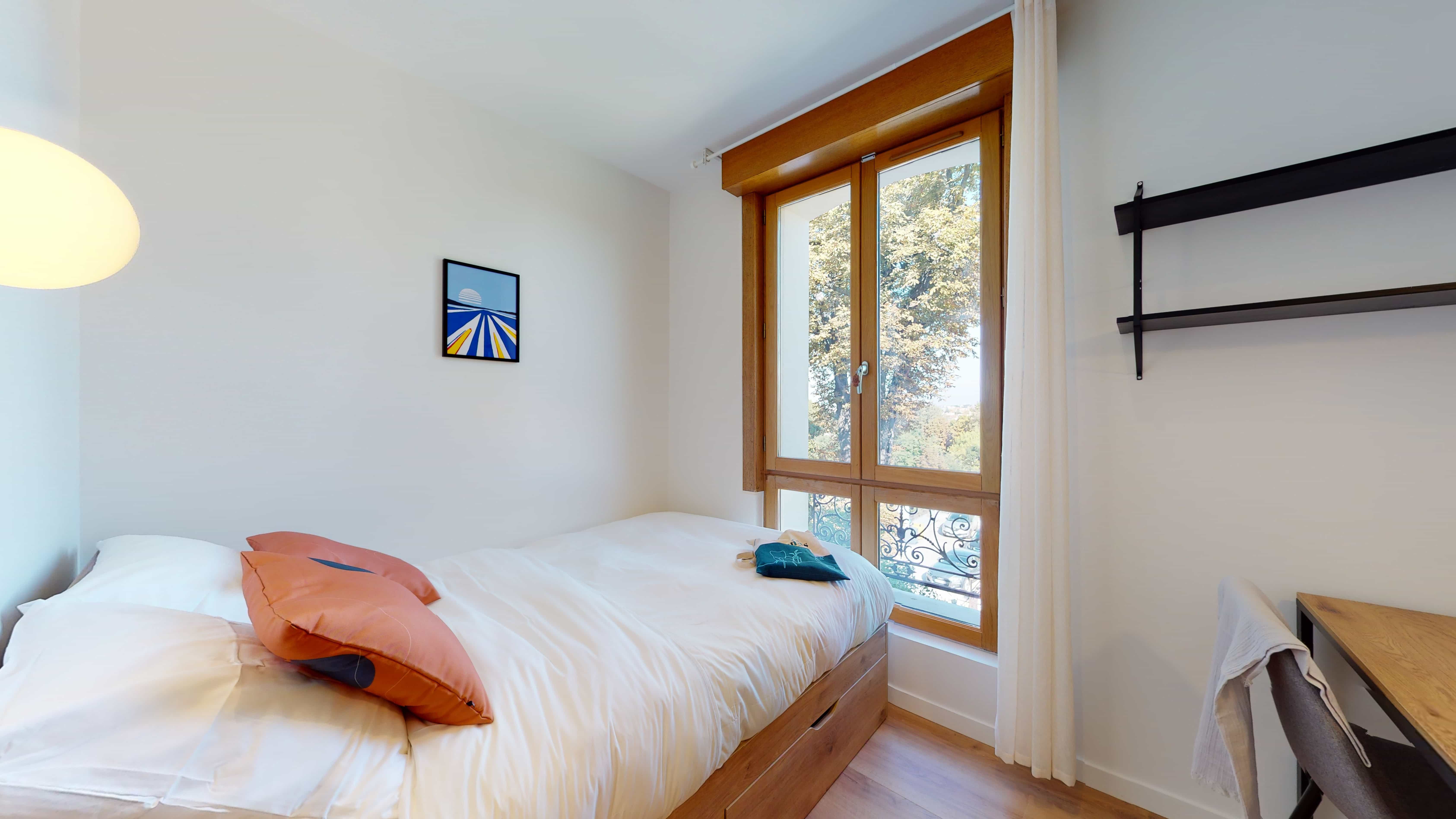 Room For One Person - 8 - 1