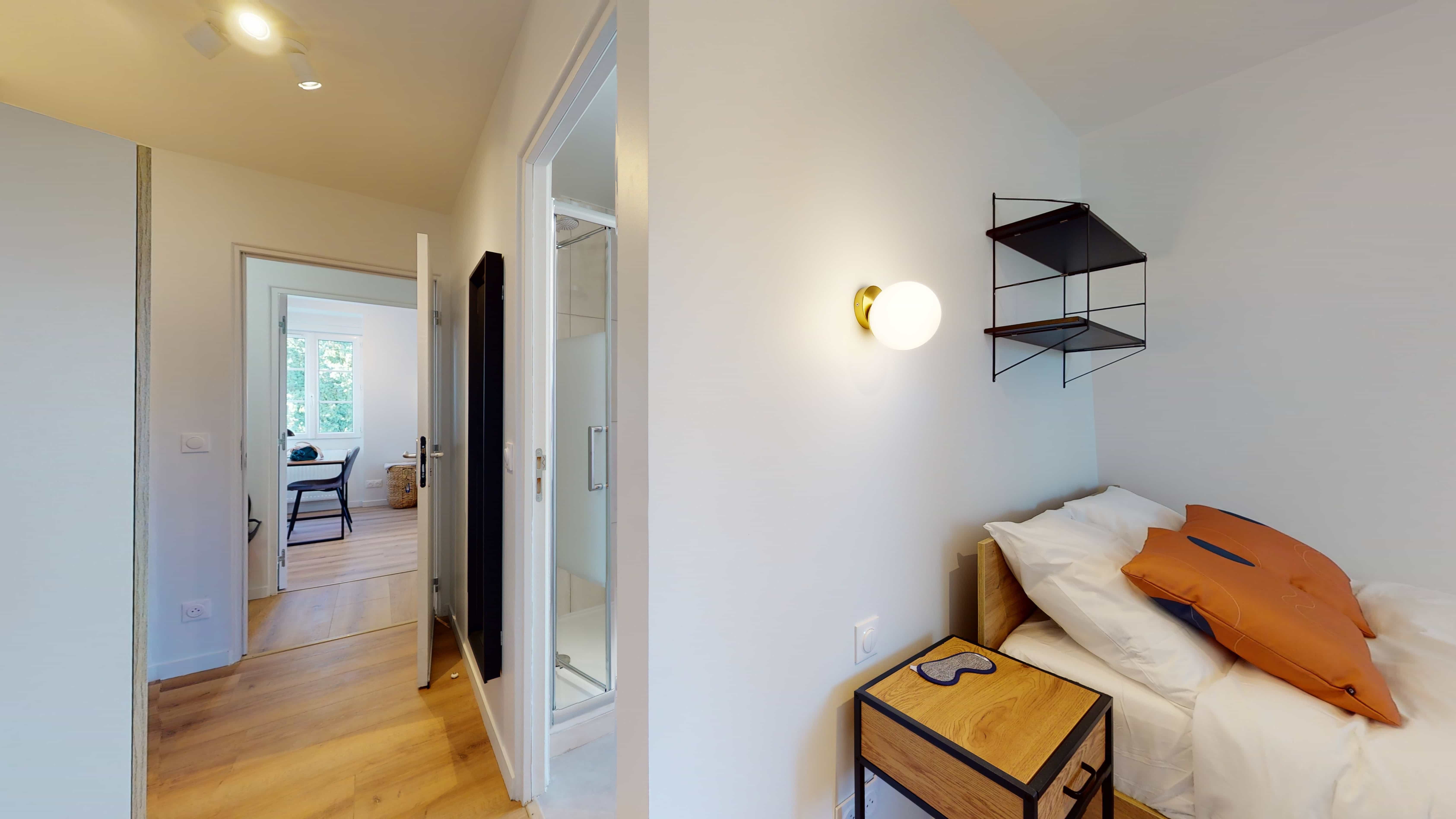 Room For One Person - 18 - 3