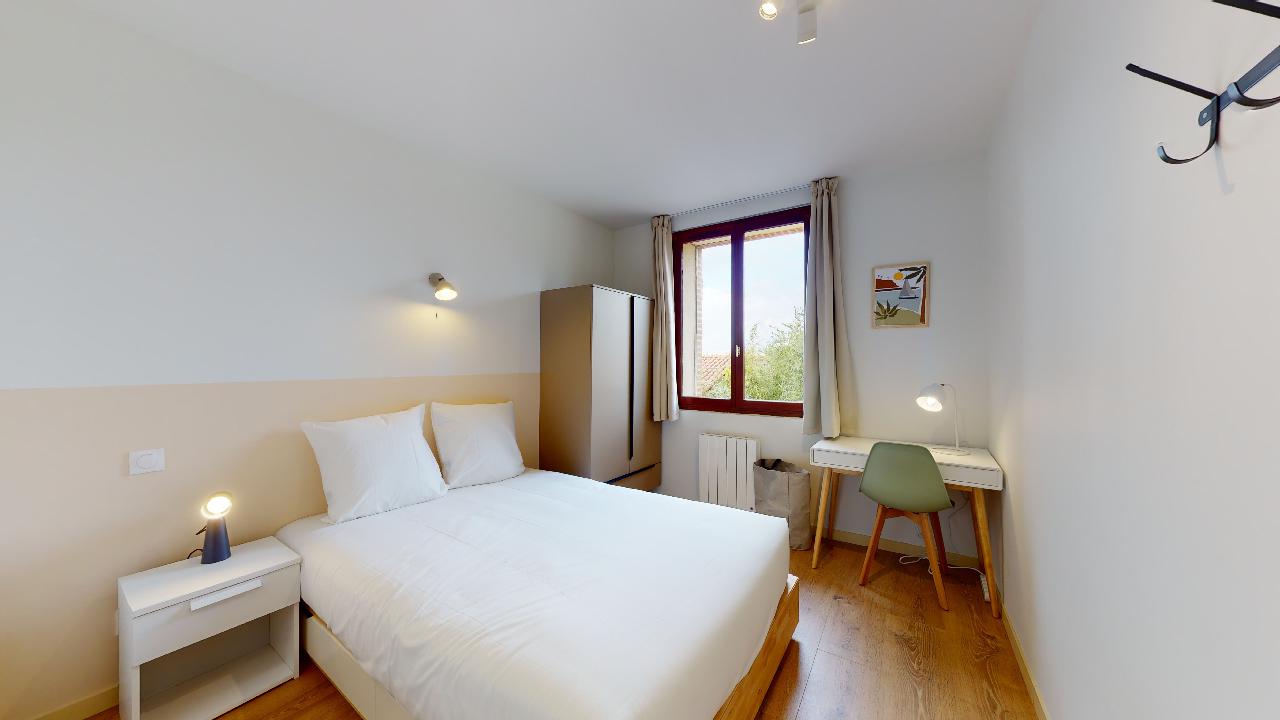 Room For One Person - 6 - 1