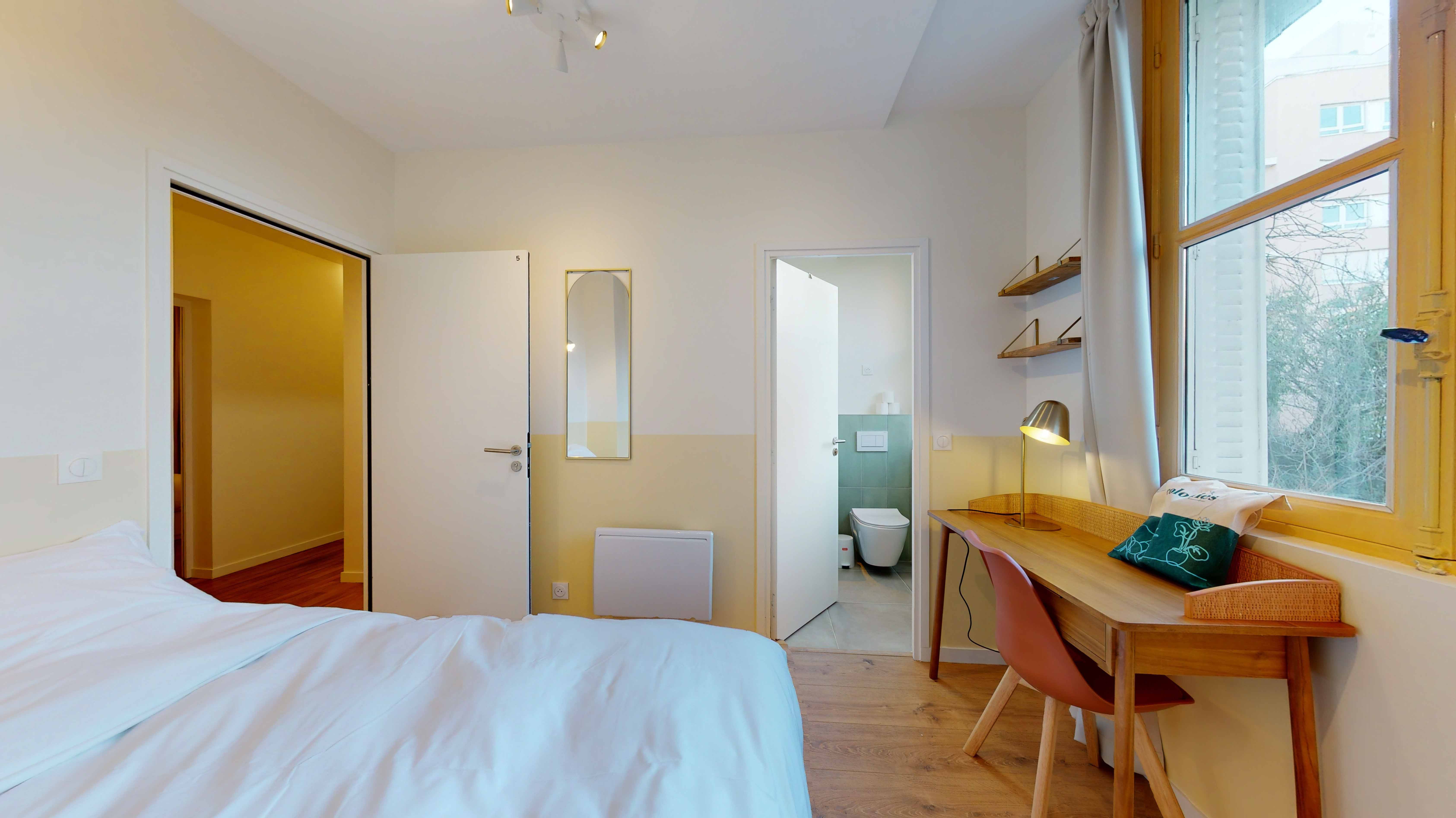 Room For One Person - 5 - Lucette - Gallery - 2