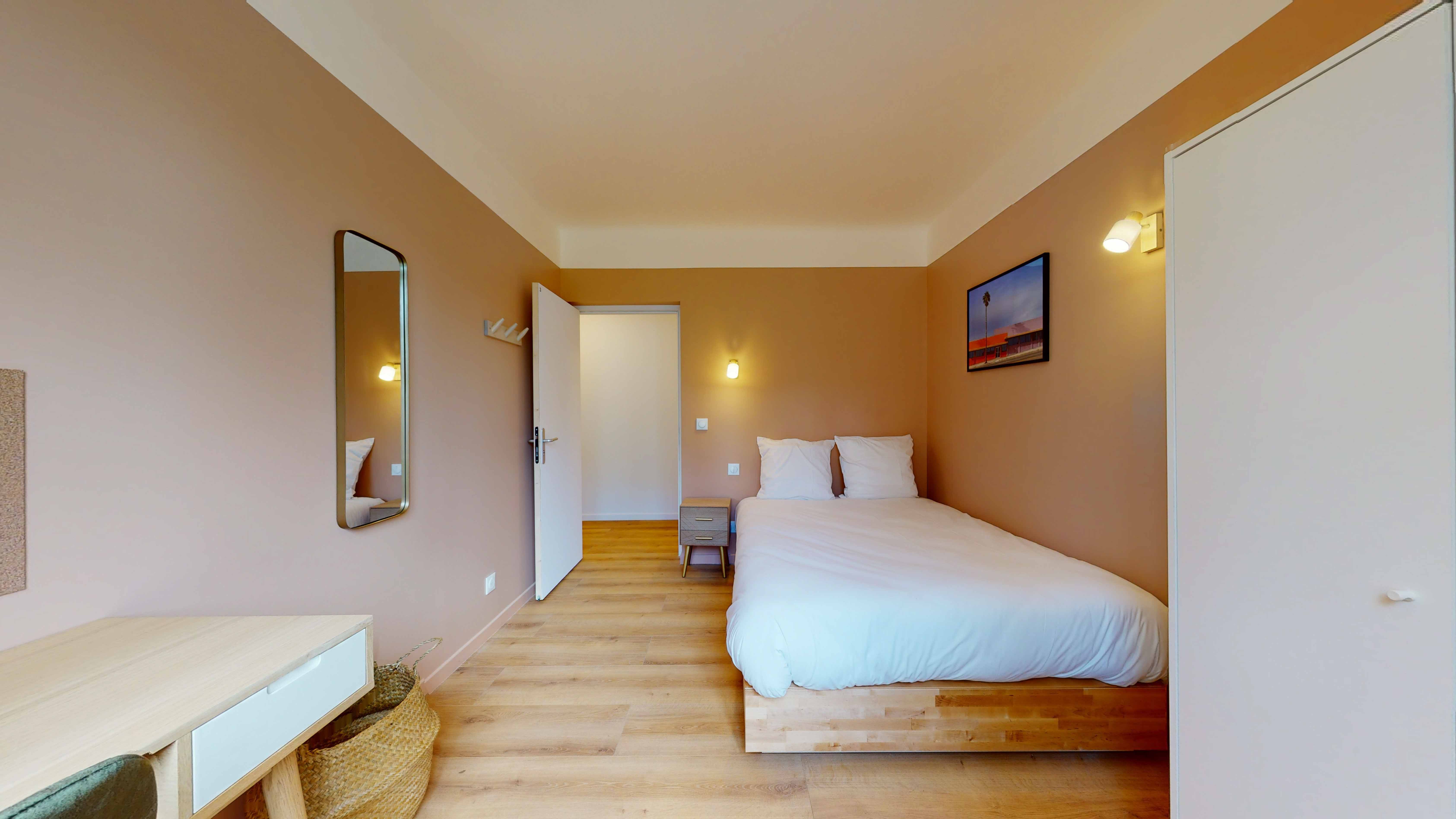 Room For One Person - 3 - Lizzi - Gallery - 1