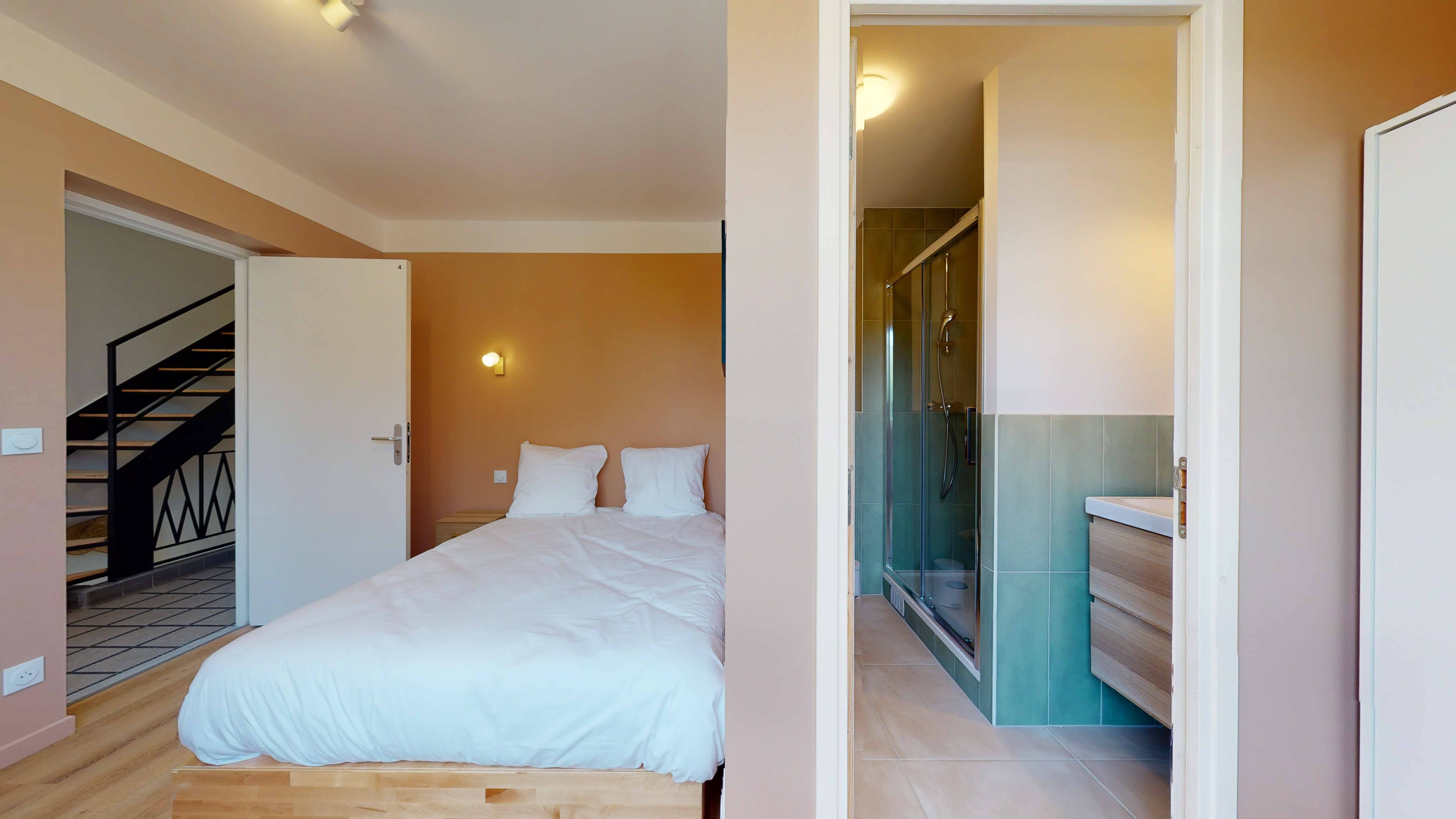 Room For One Person - 4 - Lizzi - Gallery - 4