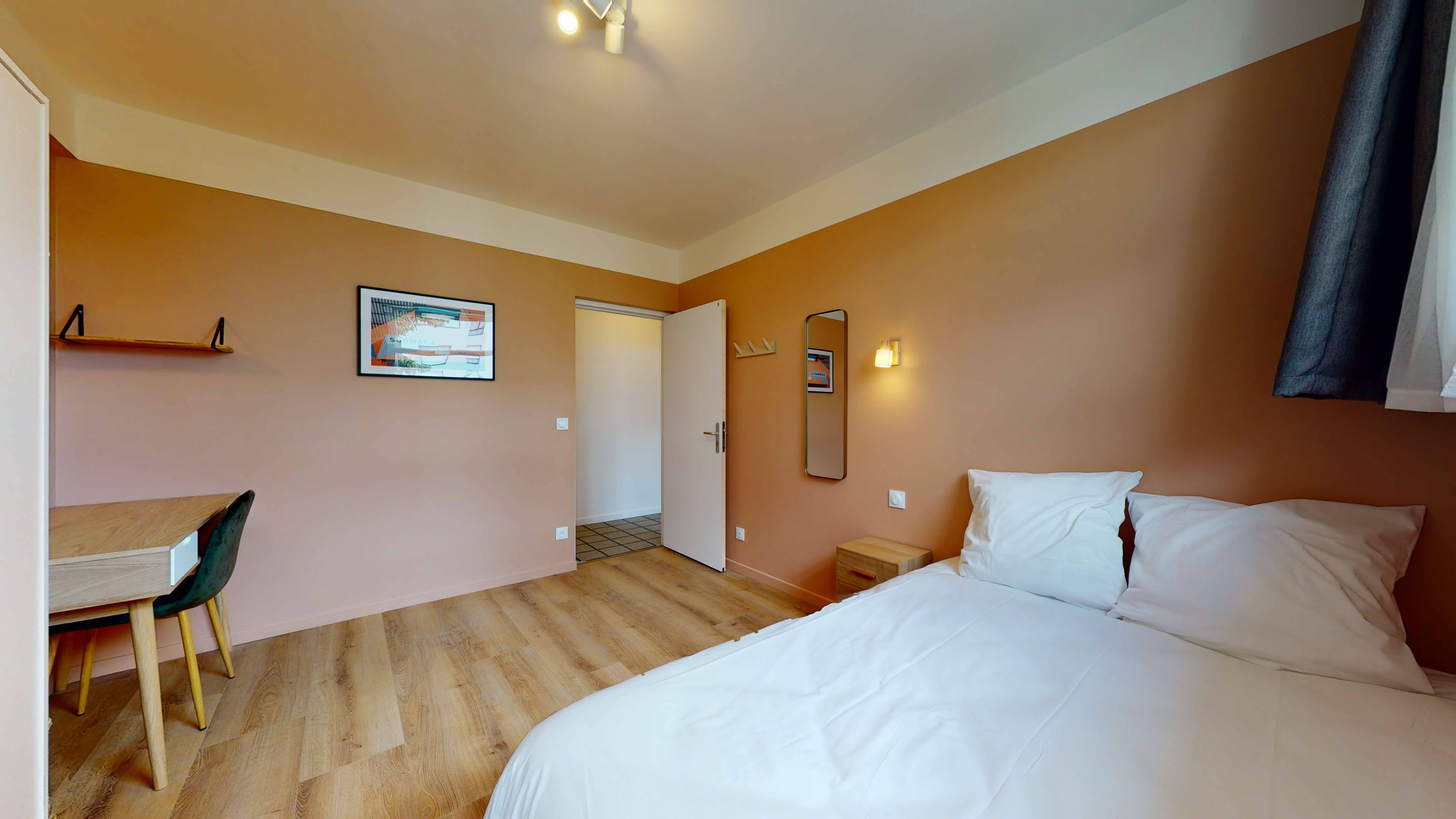 Room For One Person - 5 - Lizzi - Gallery - 2