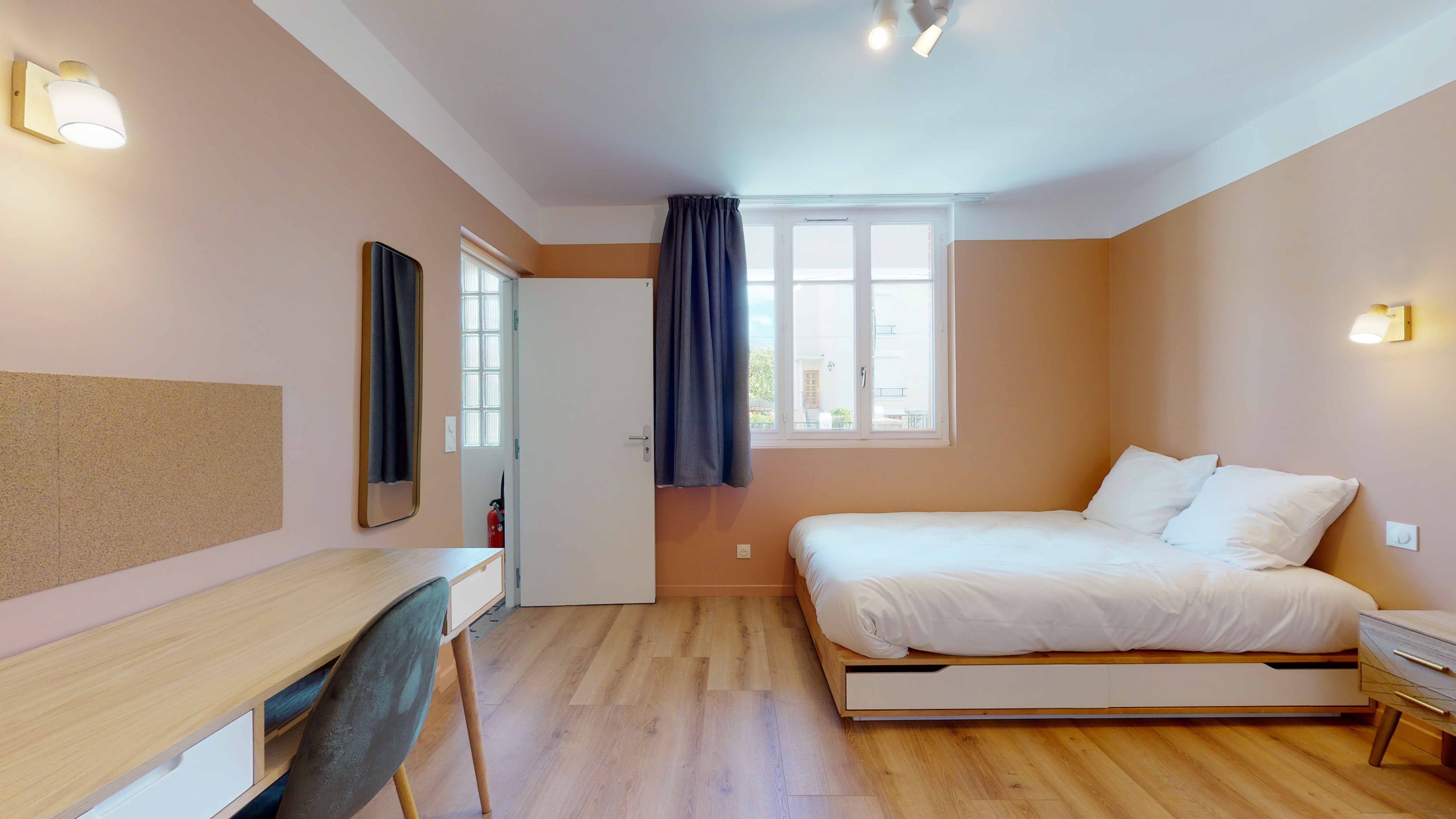 Room For One Person - 7 - Lizzi - Gallery - 2