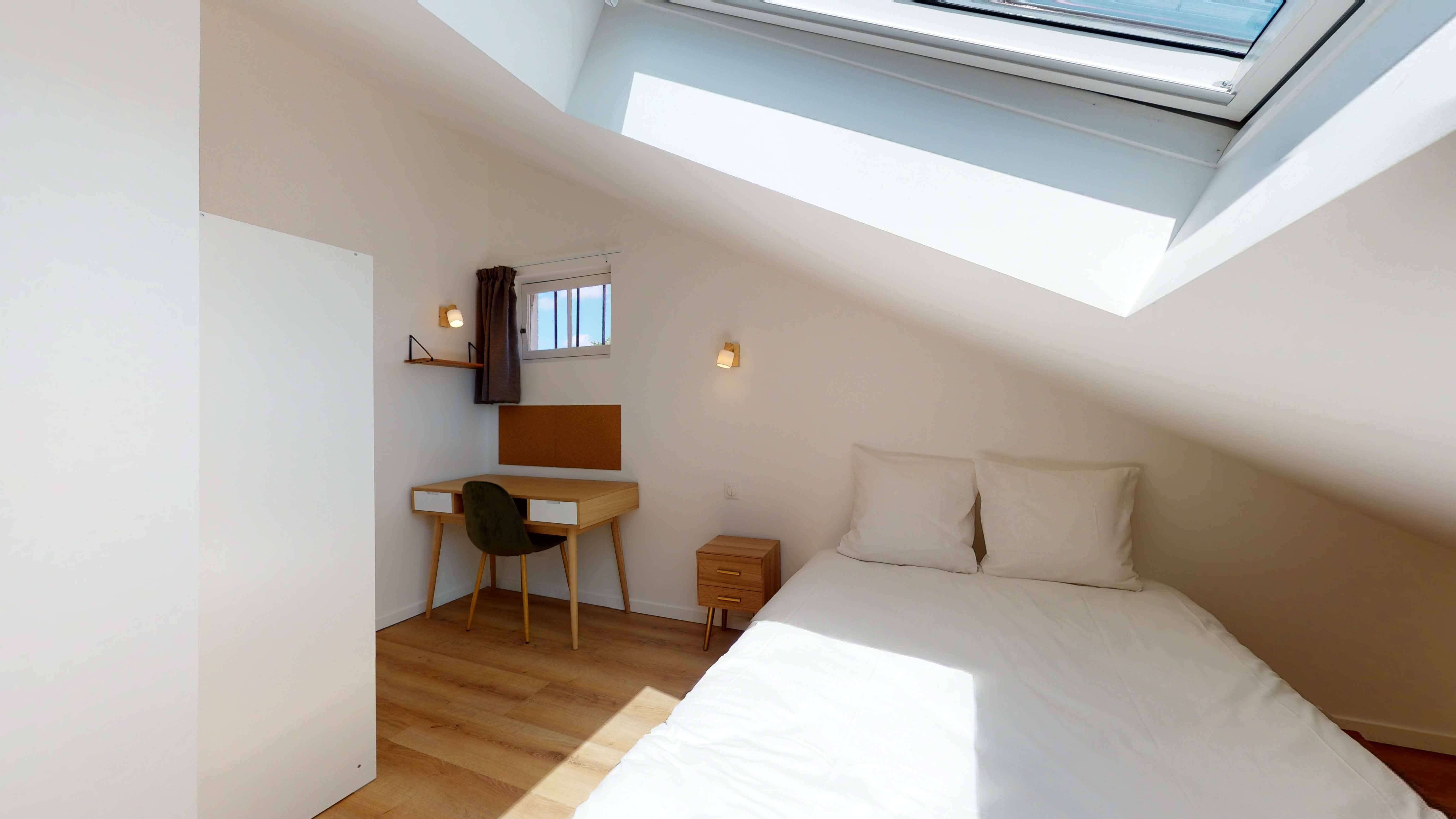 Room For One Person - 8 - Lizzi - Gallery - 2