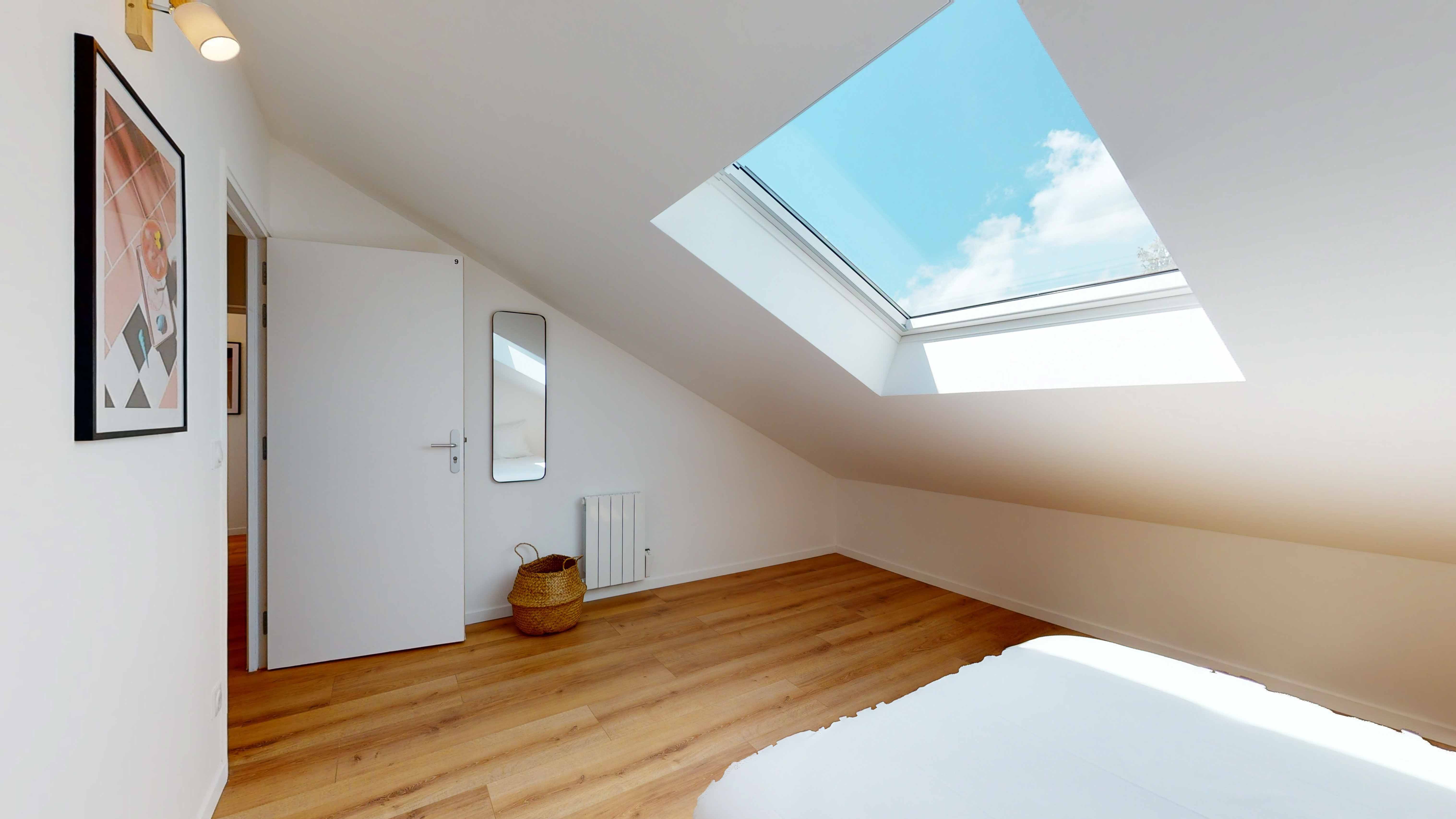 Room For One Person - 9 - Lizzi - Gallery - 3