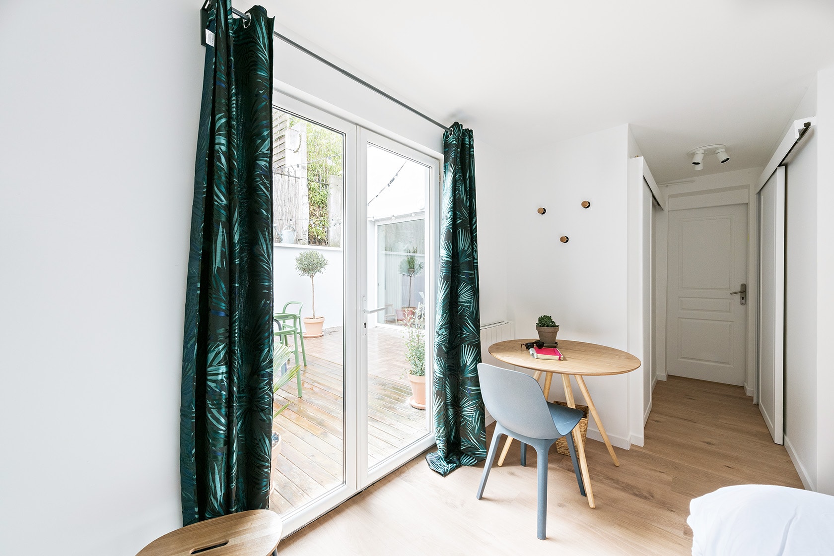 Room For One Person - 1 - Lazare - Gallery - 2