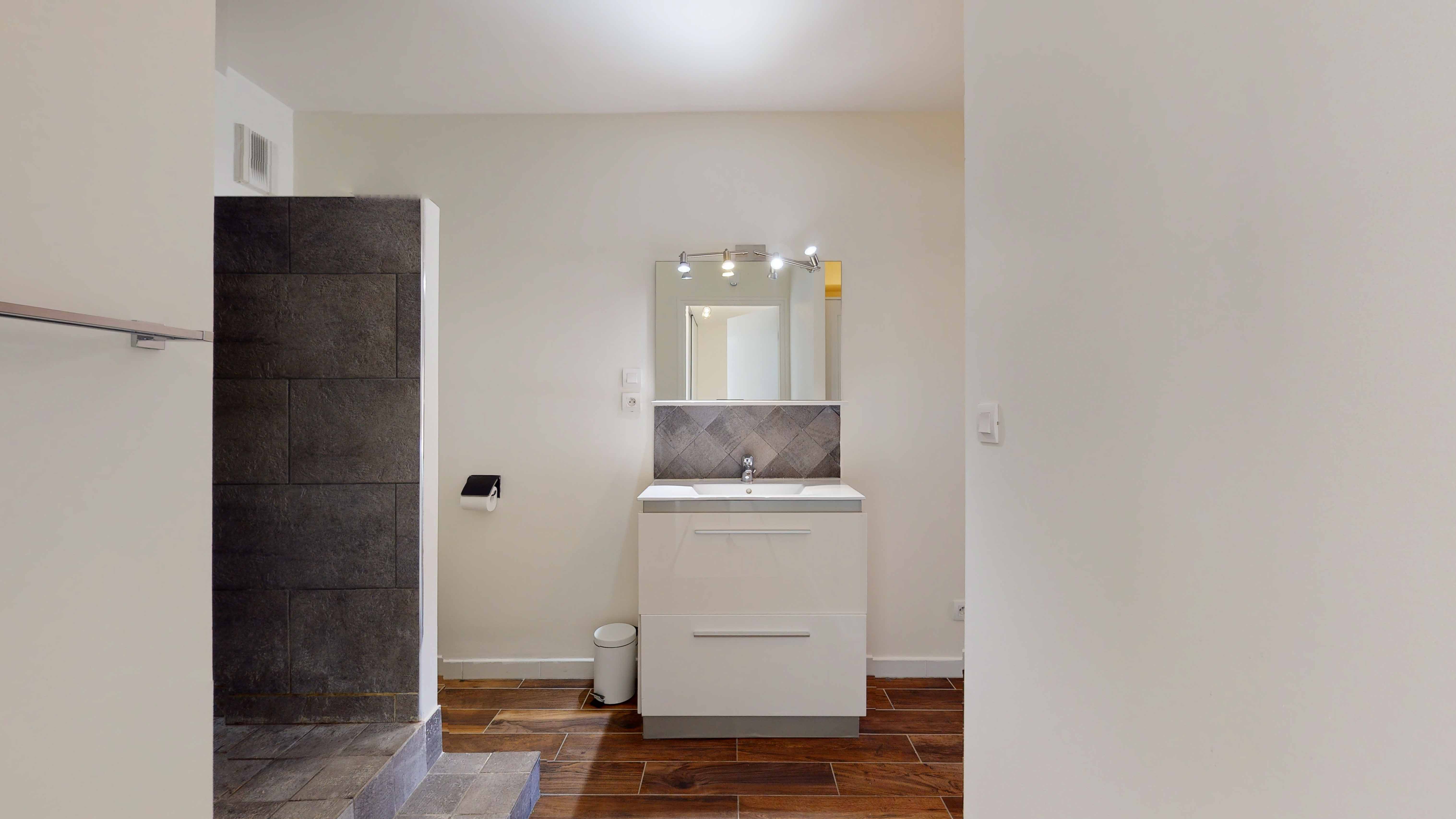  Room 3  -  Lille Saint-Roch  - Gallery -  2