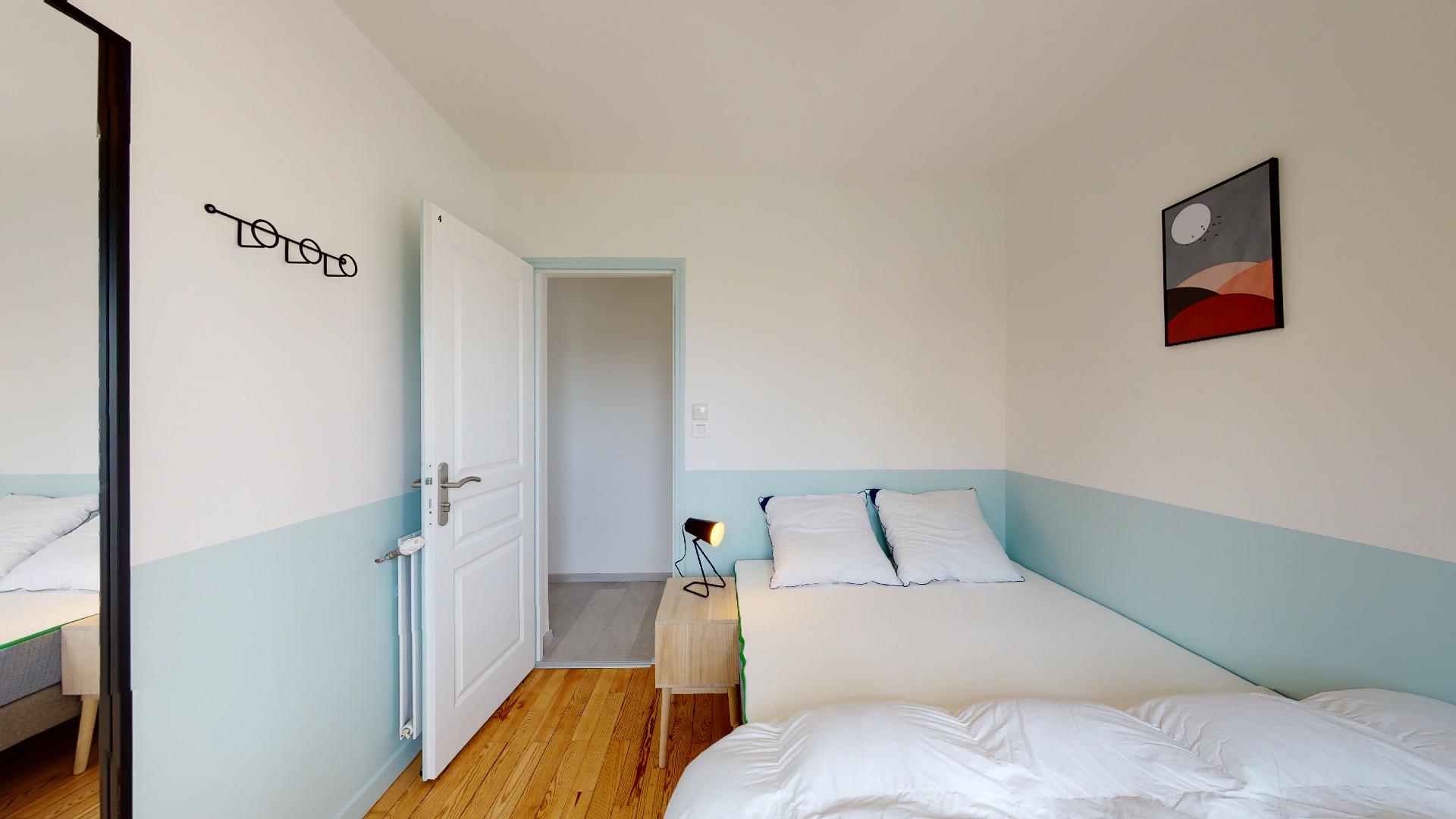 Room 4 - 1