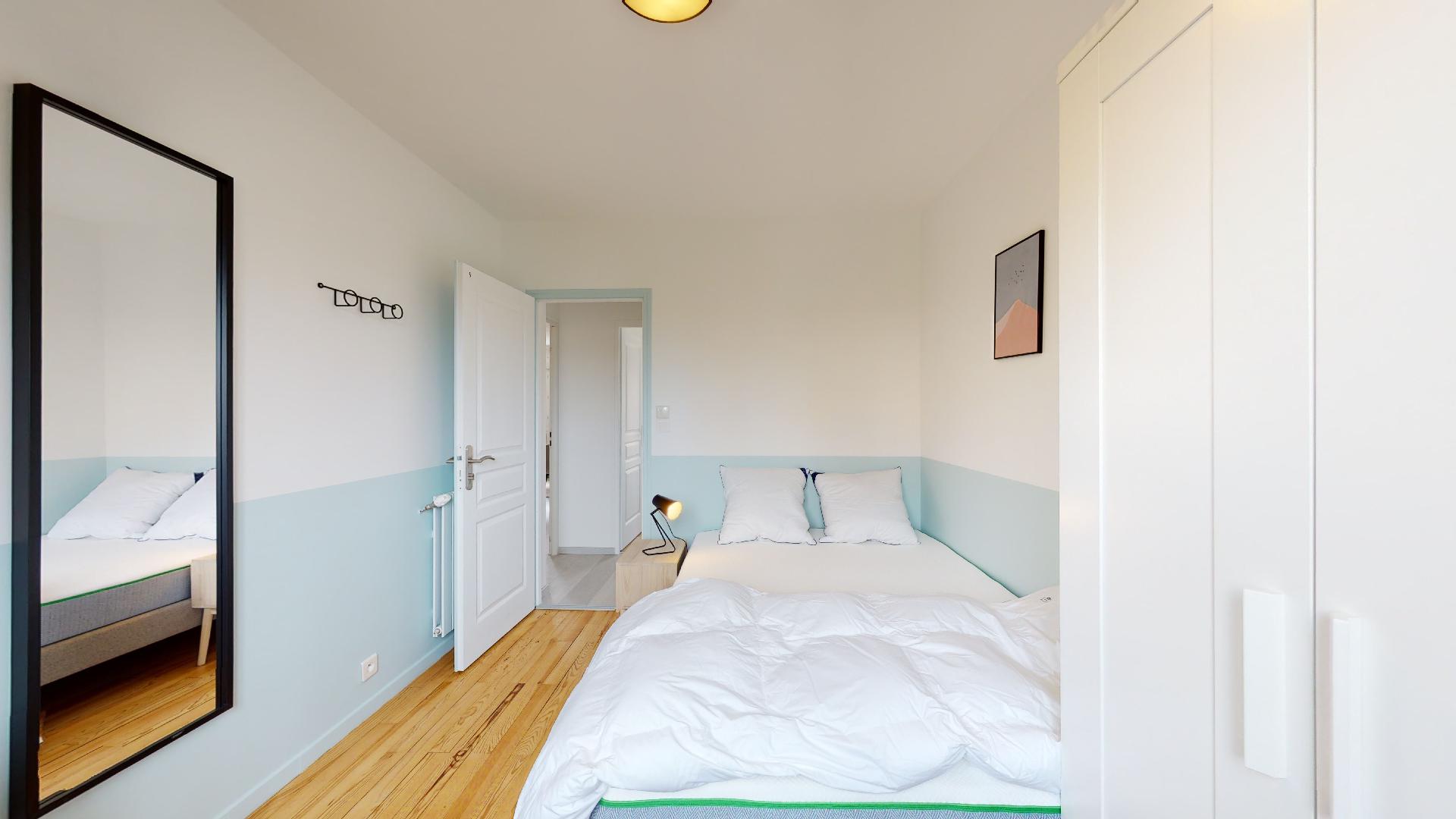 Room 5 - 1