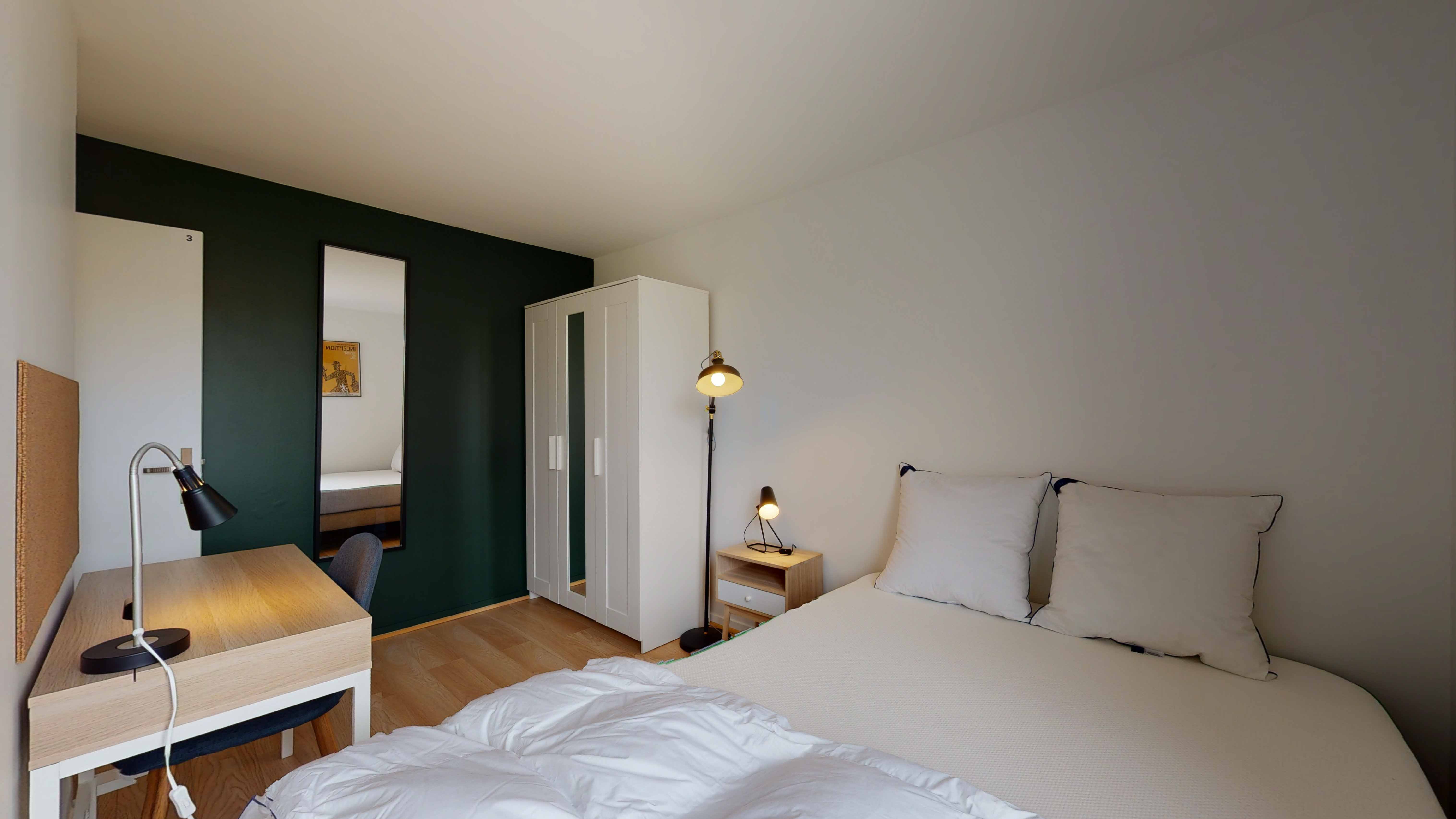 Room 4 - 2