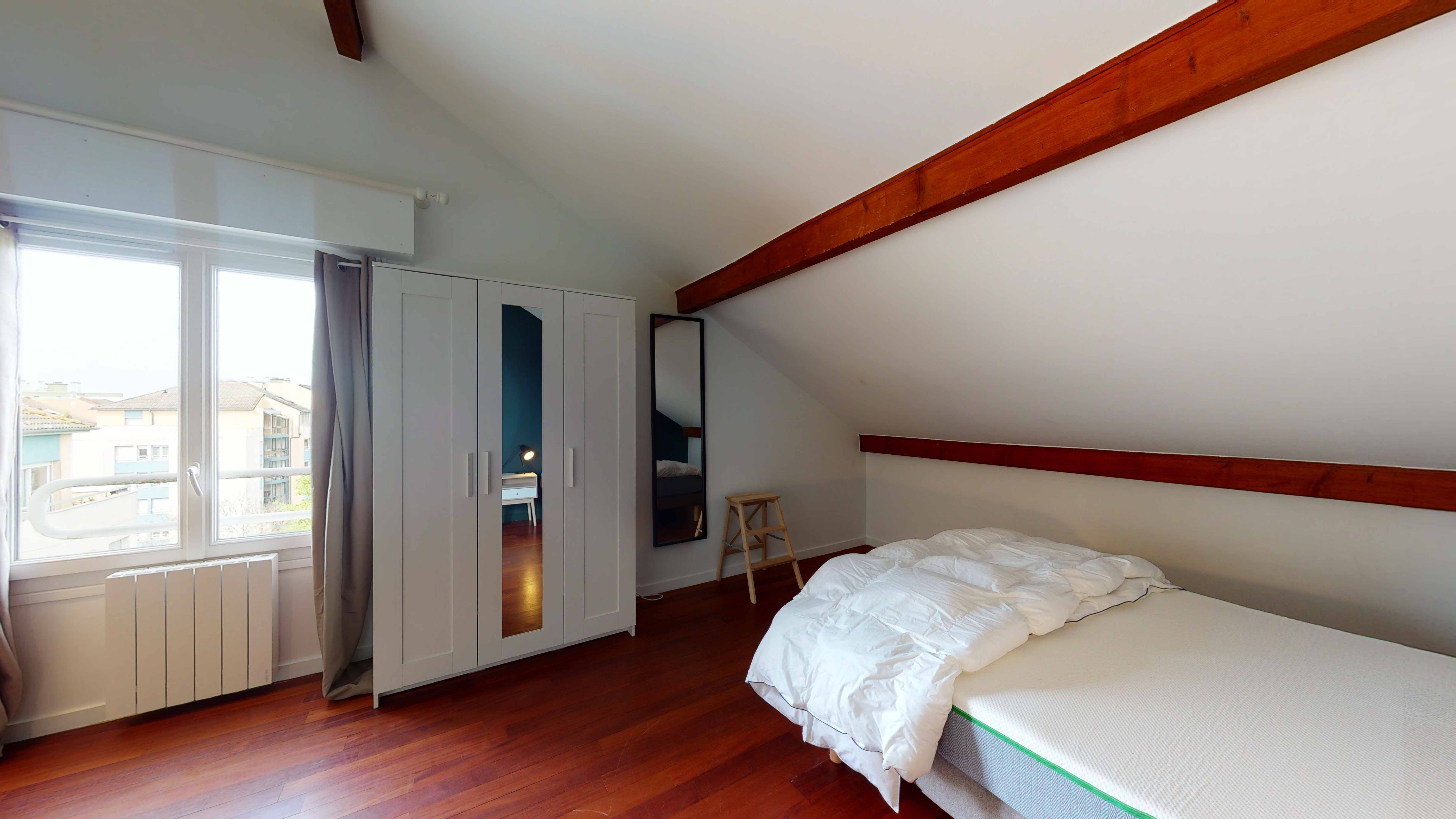 Room 6 - 3
