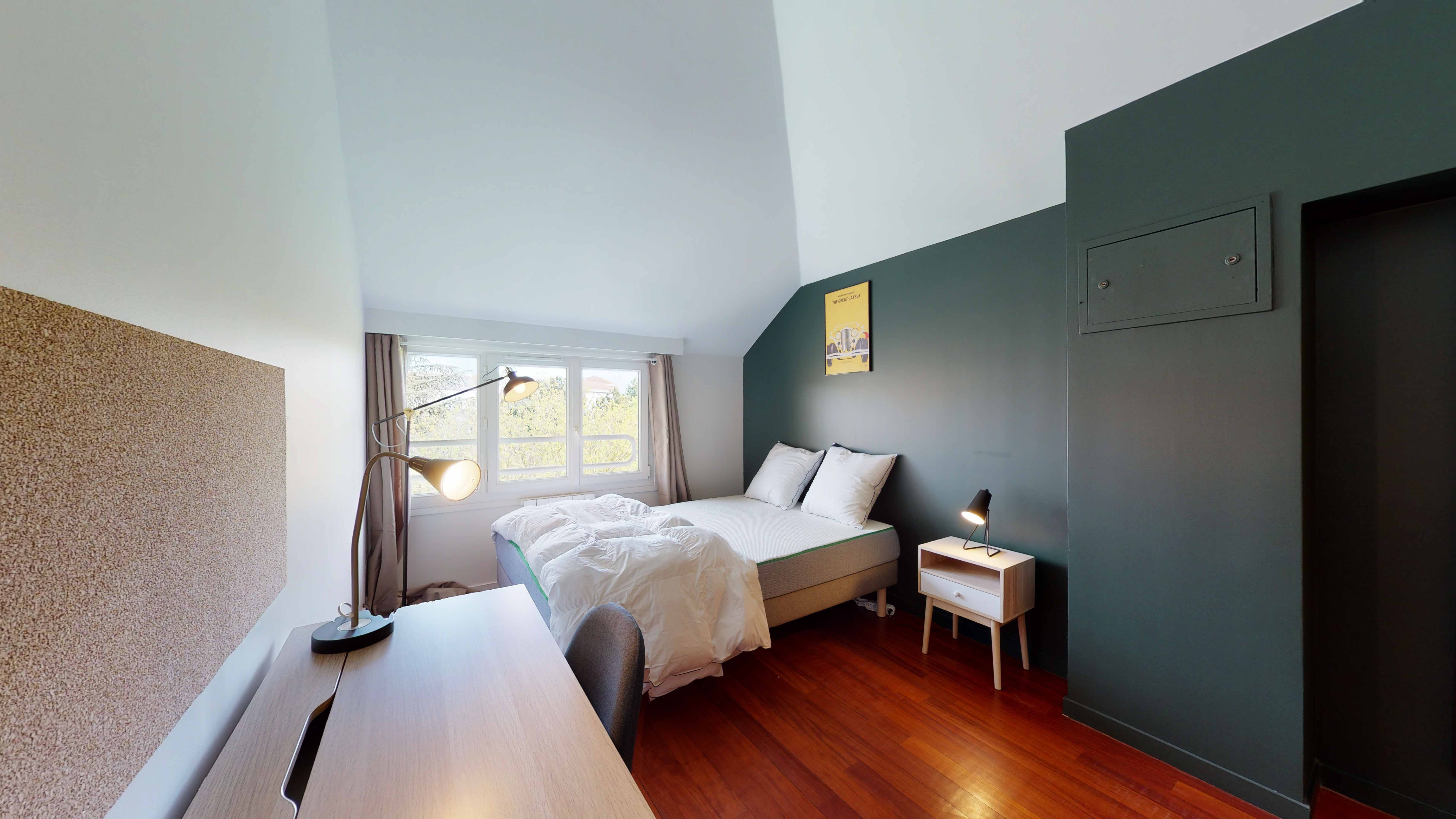 Room 5 - 1
