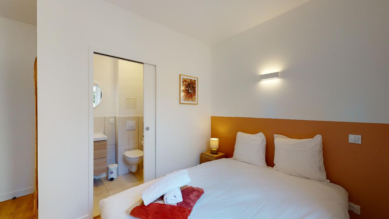 Room For One Person - 1 - Dahlia - Gallery - 1