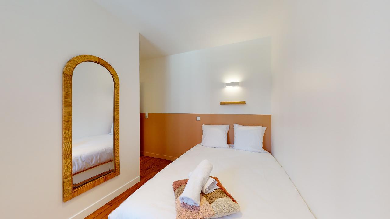 Room For One Person - 3 - Dahlia - Gallery - 1