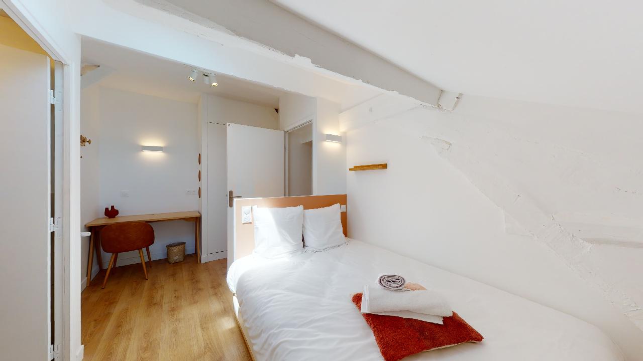 Room For One Person - 6 - 1