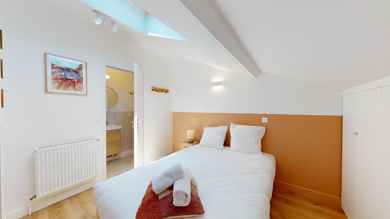 Room For One Person - 9 - Dahlia - Gallery - 2