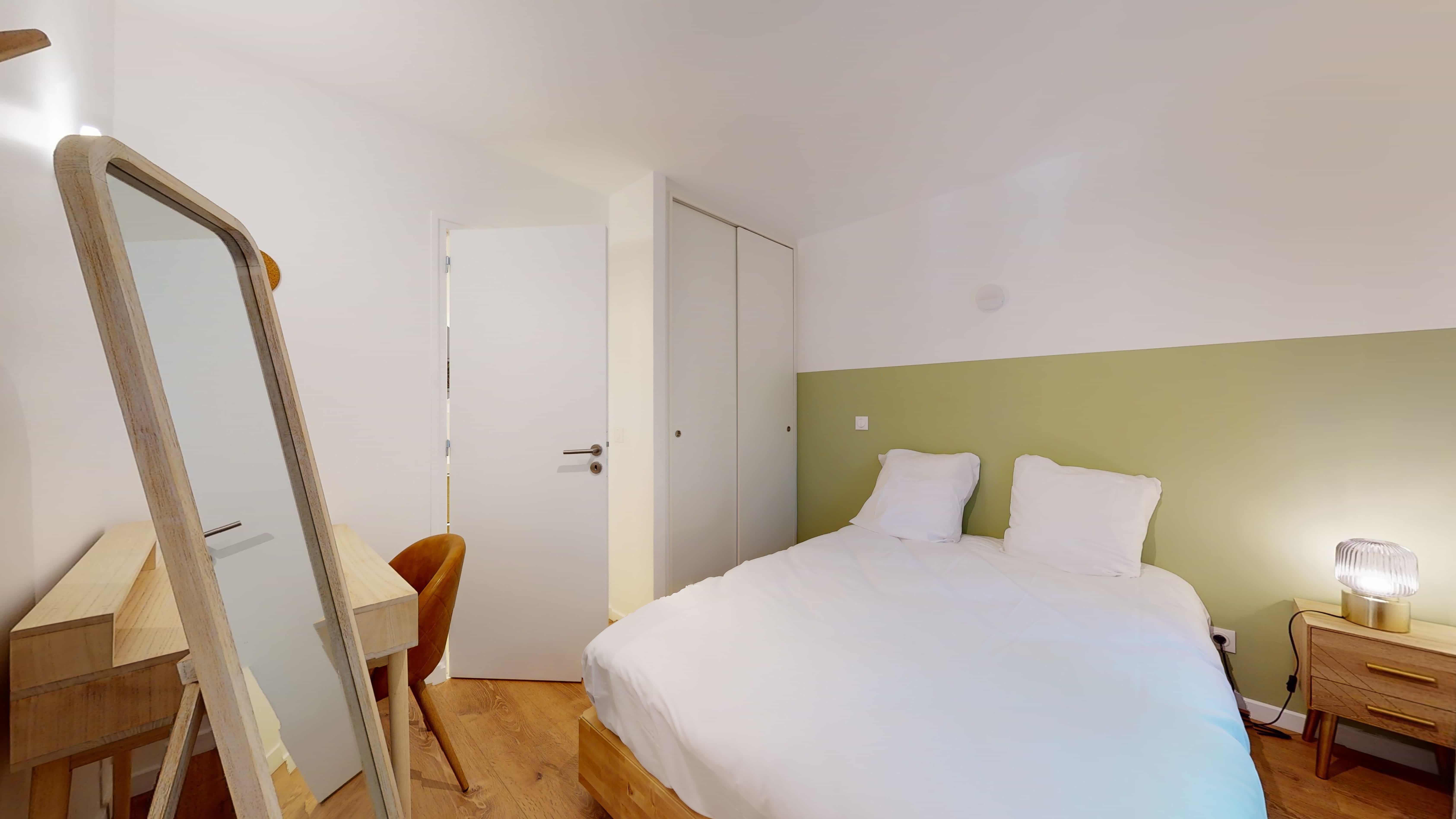 Room For One Person - 2 - Jane - Gallery - 4