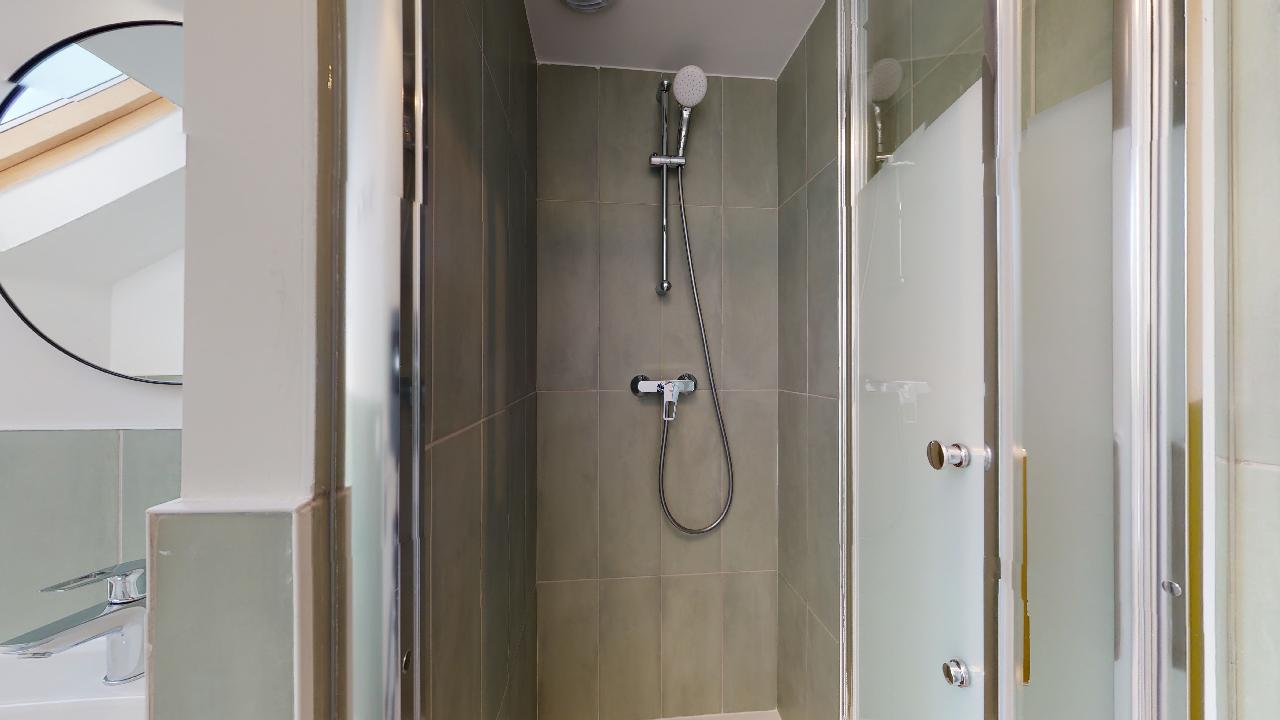 Room For 1 Person - 9 - 4