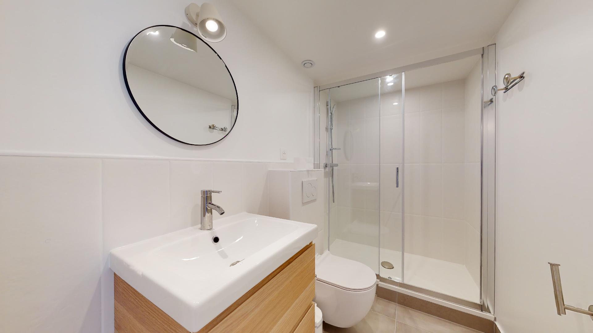 Room For 1 Person With Private Bathroom - 1  - 3