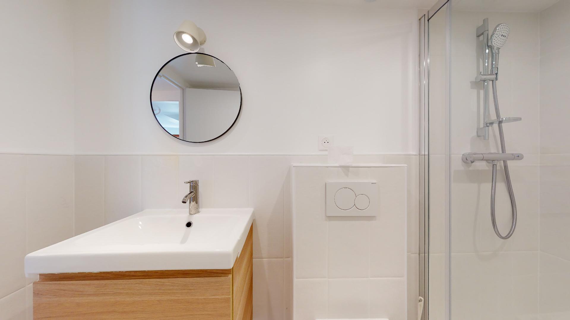 Room For 1 Person With Private Bathroom - 1  - 4