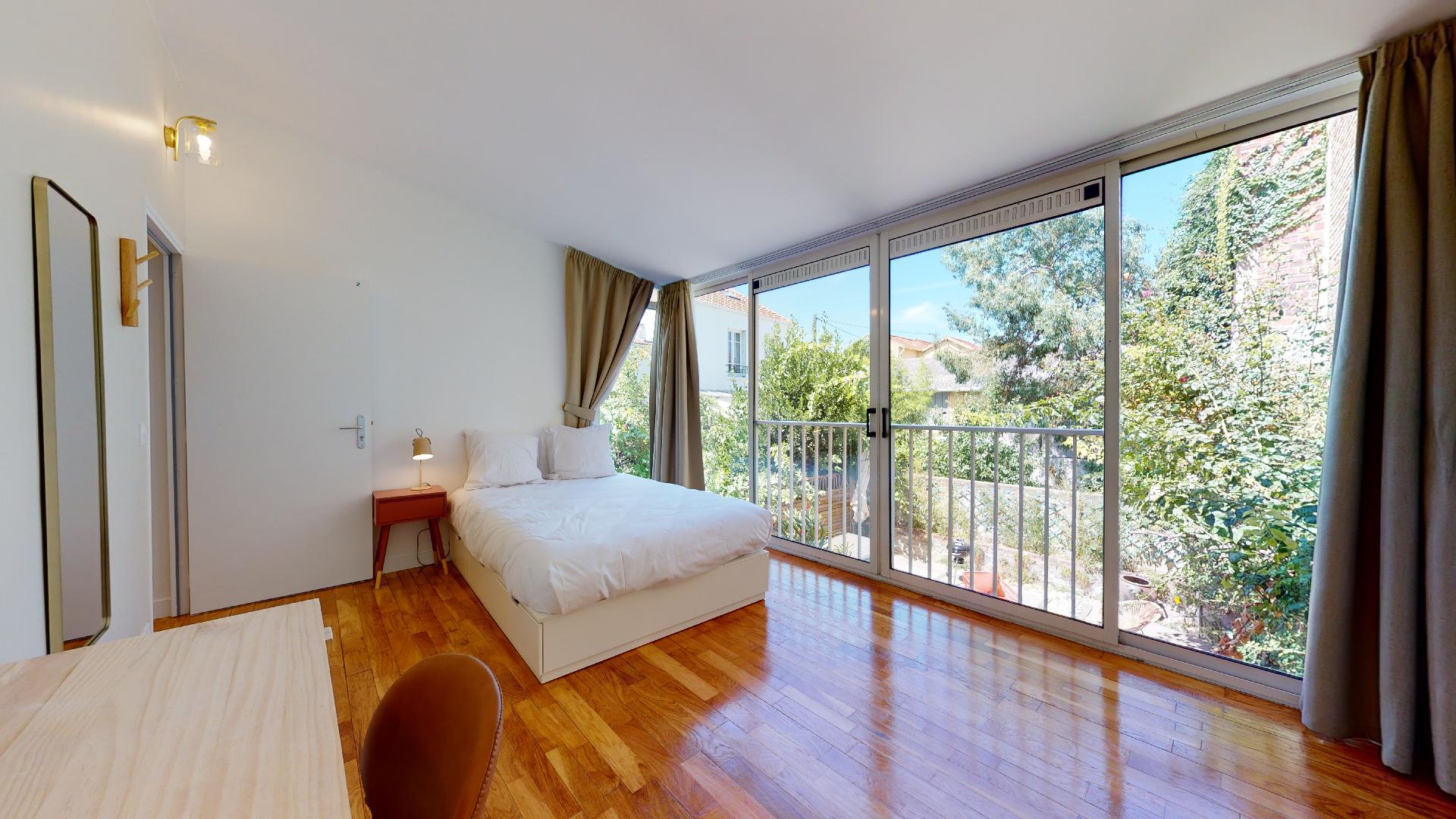 Room For 1 Person With Private Separate Bathroom  - 2 - 3