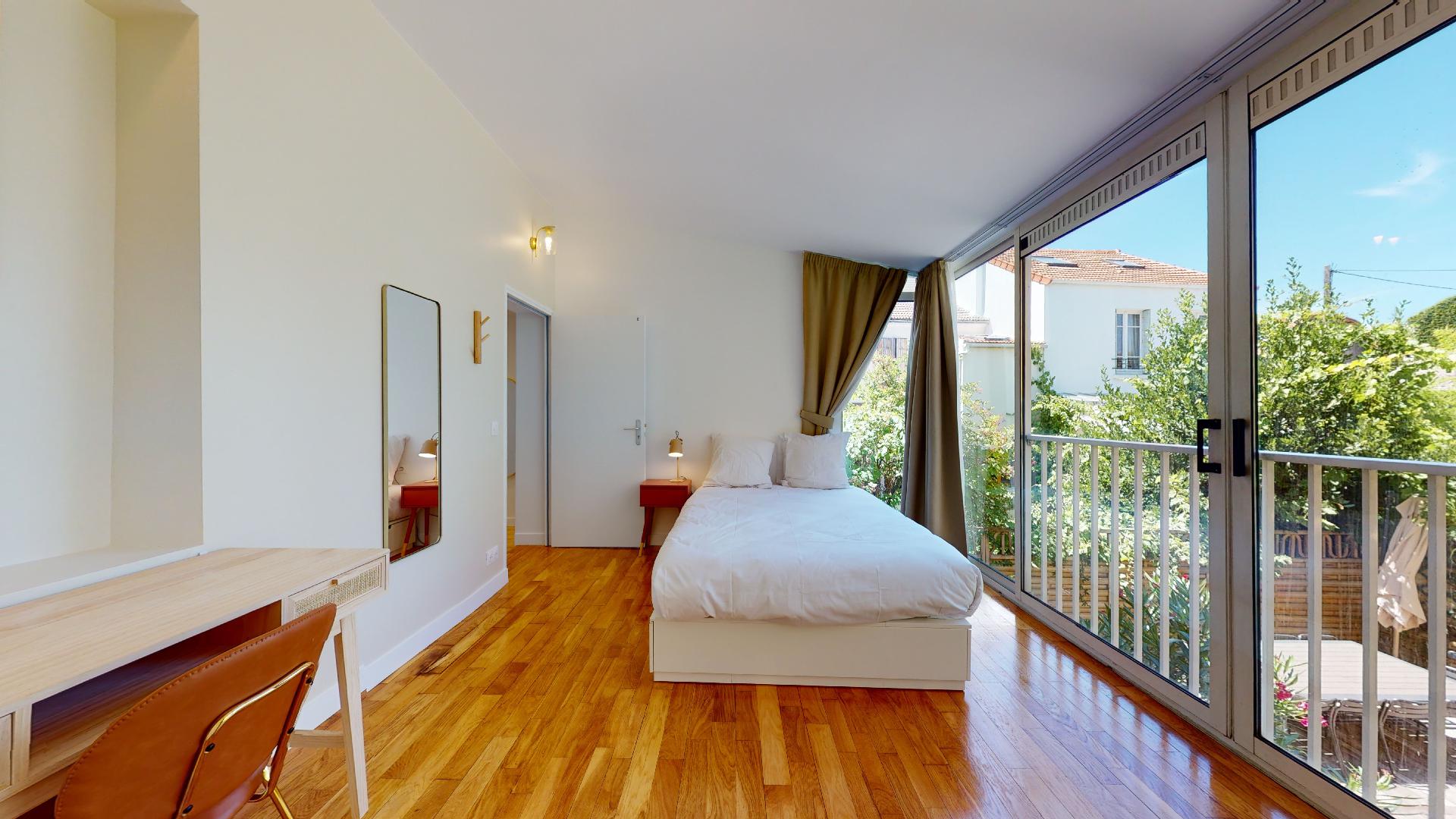 Room For 1 Person With Private Separate Bathroom  - 2 - 2