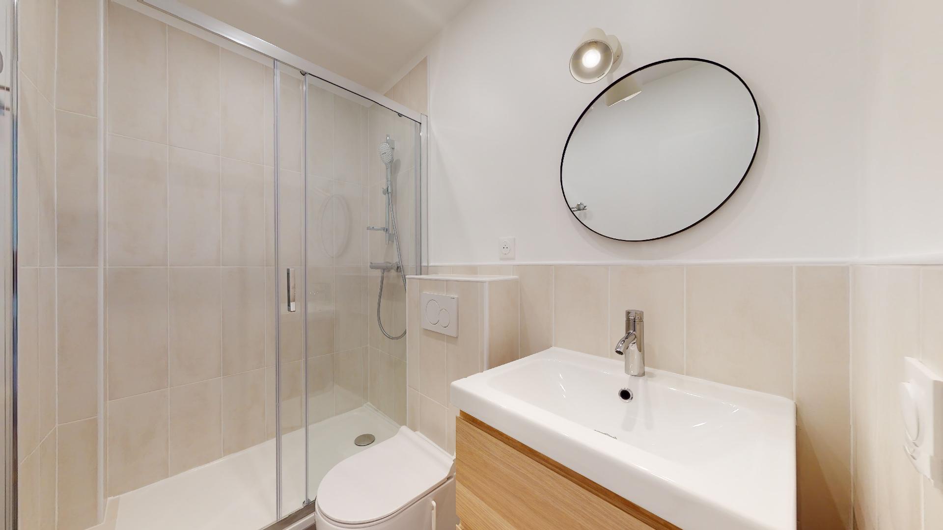 Room For 1 Person With Private Separate Bathroom  - 2 - 4