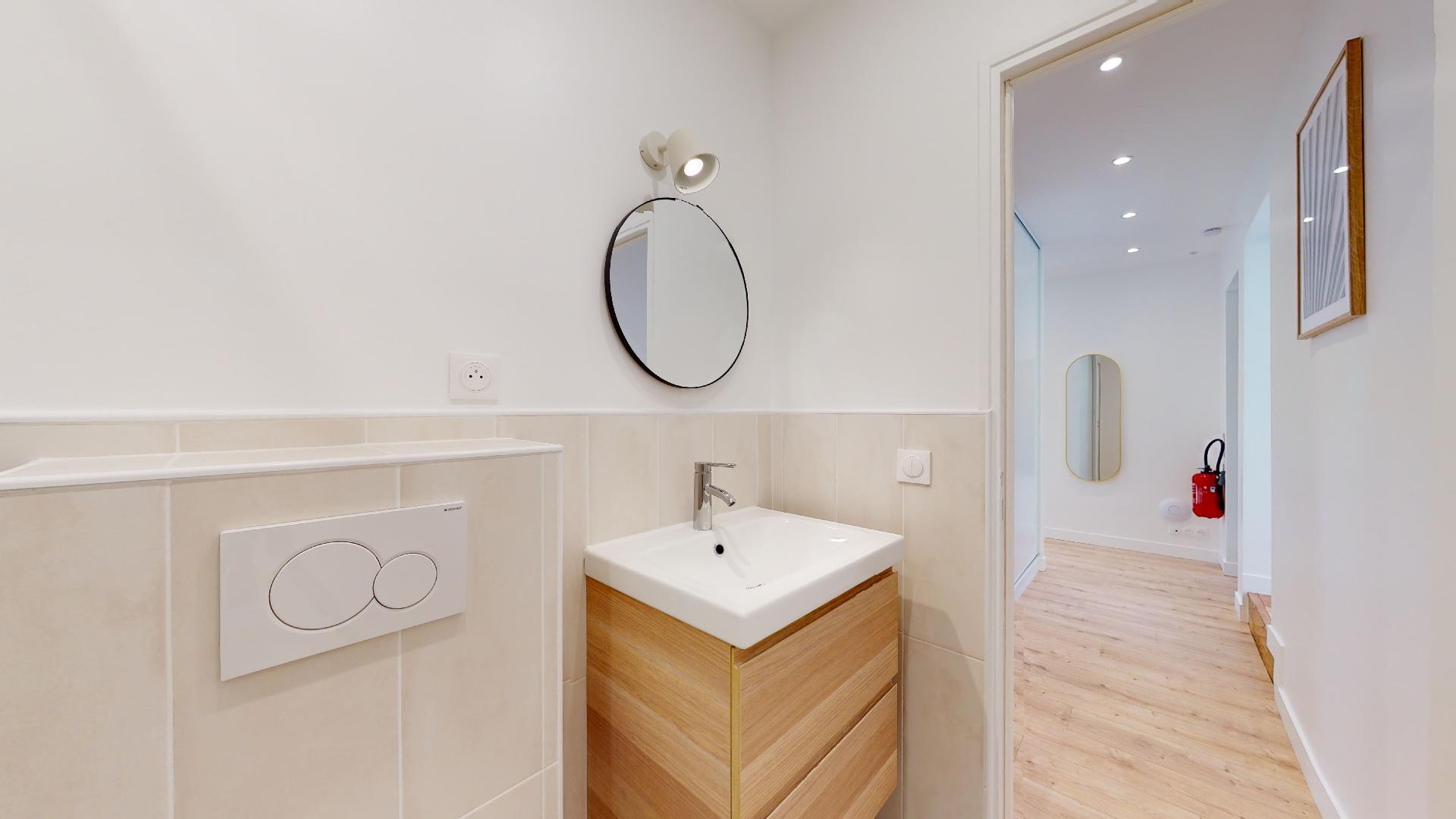 Room For 1 Person With Private Separate Bathroom  - 2 - 5