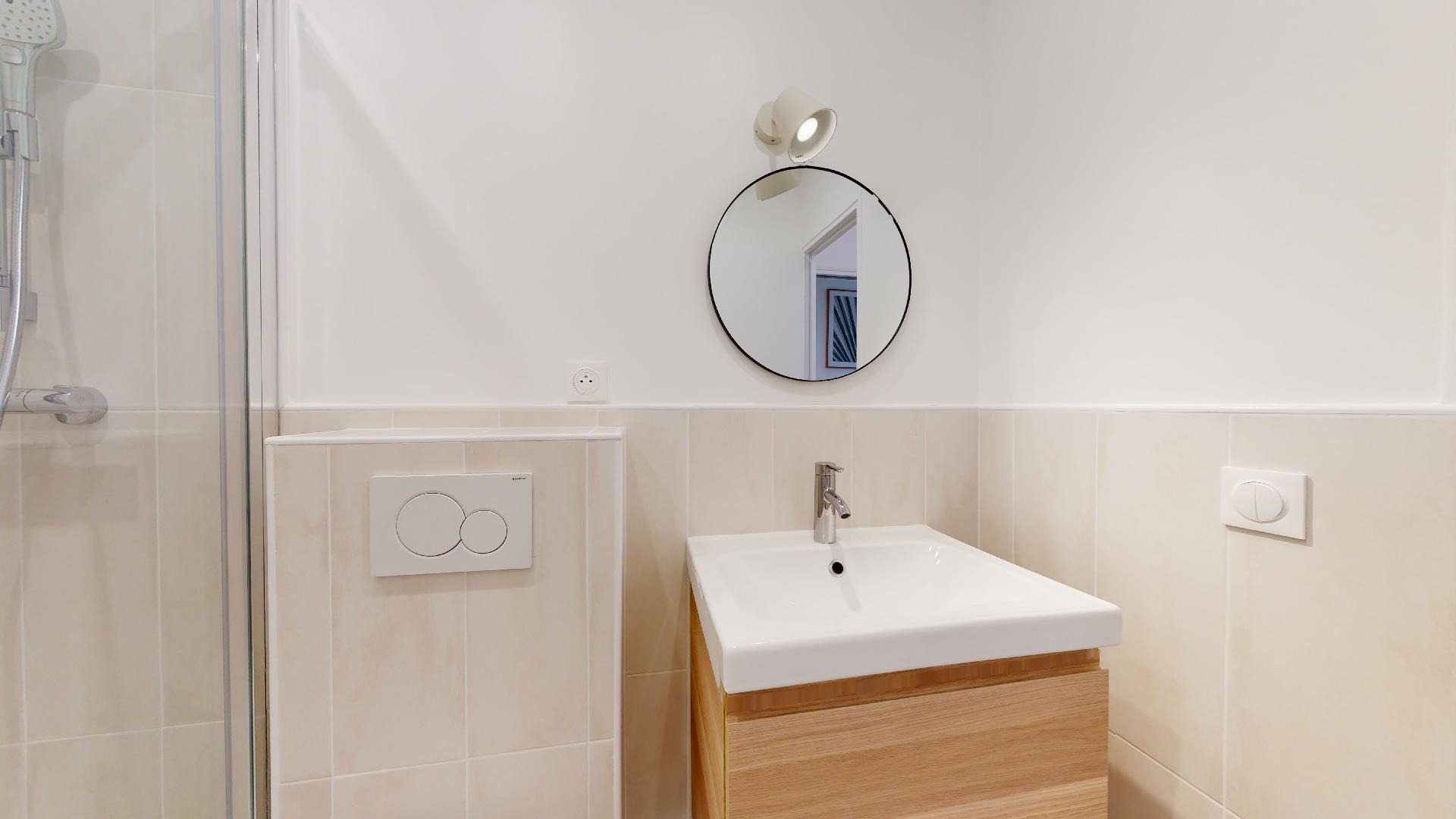 Room For 1 Person With Private Bathroom - 3  - 5