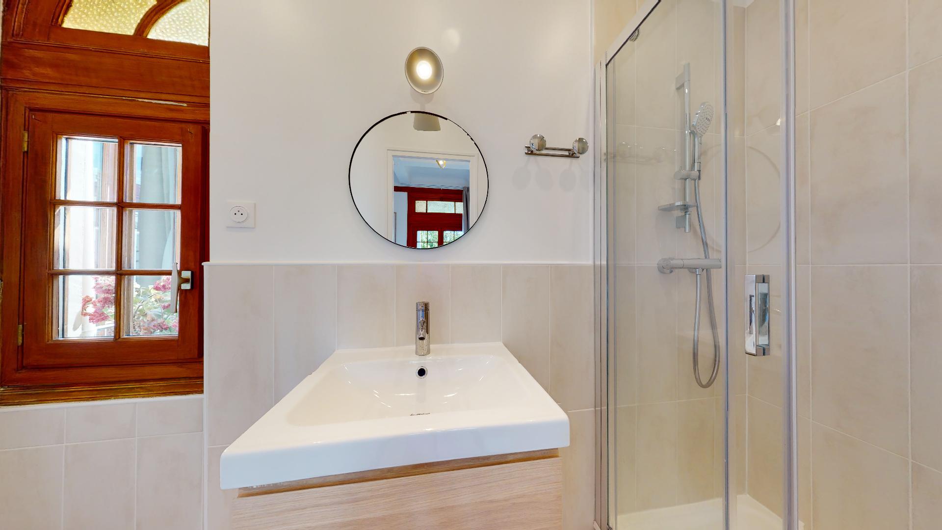 Room For 1 Person With Private Bathroom - 5 - 2