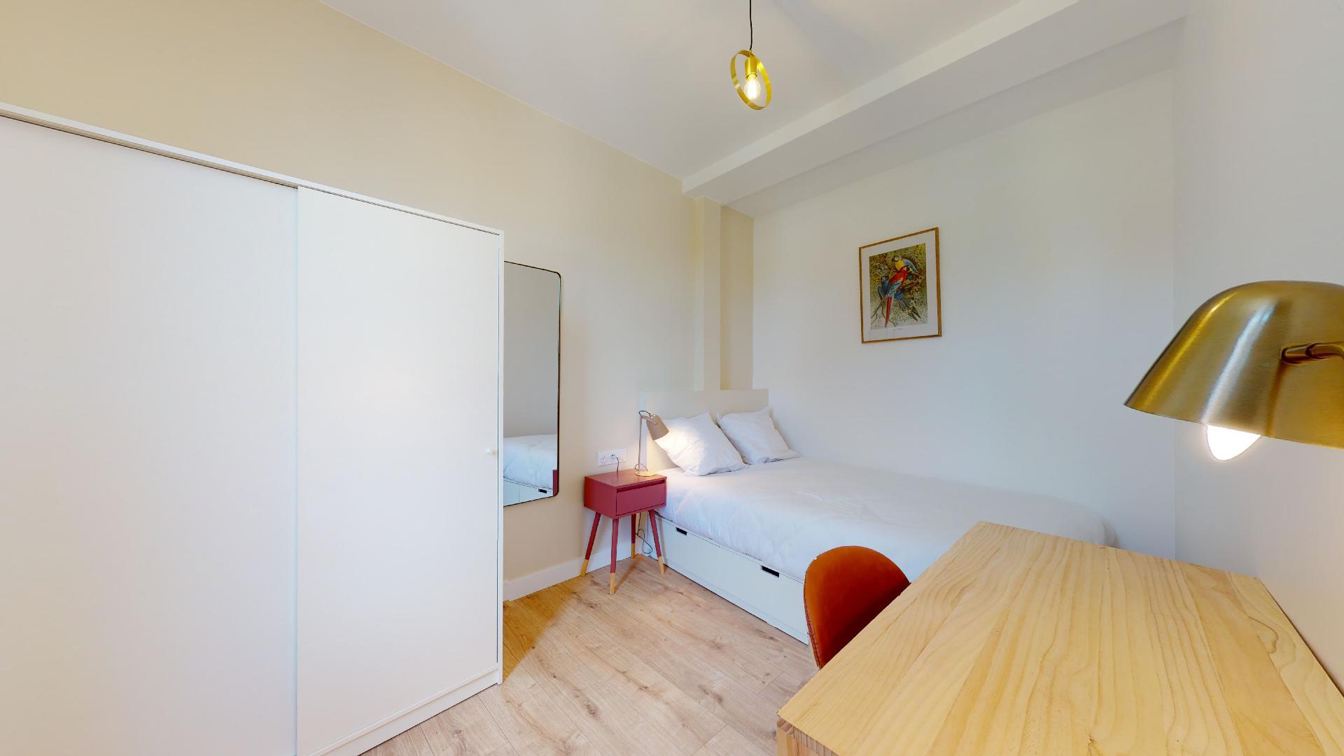 Room For 1 Person With Shared Bathroom - 6 - 1