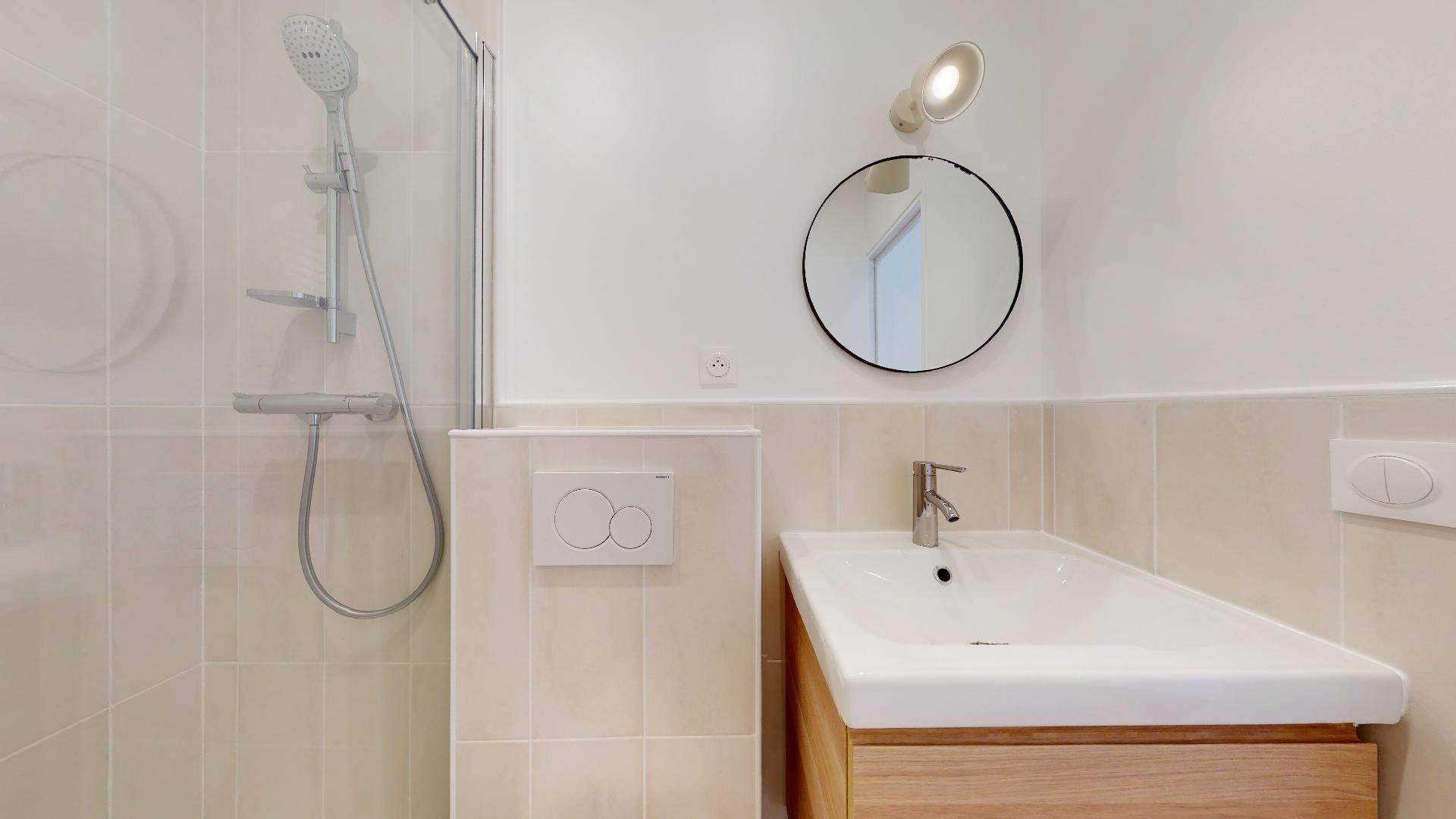 Room For 1 Person With Shared Bathroom - 6 - 4