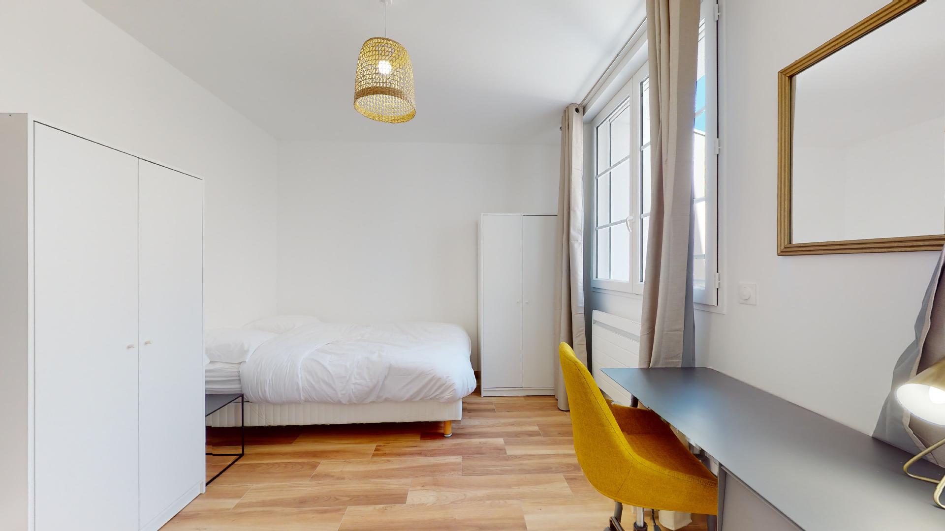 Room For 1 With A Bloc Hotel, A Bathroom And Toilets - 1  - 1