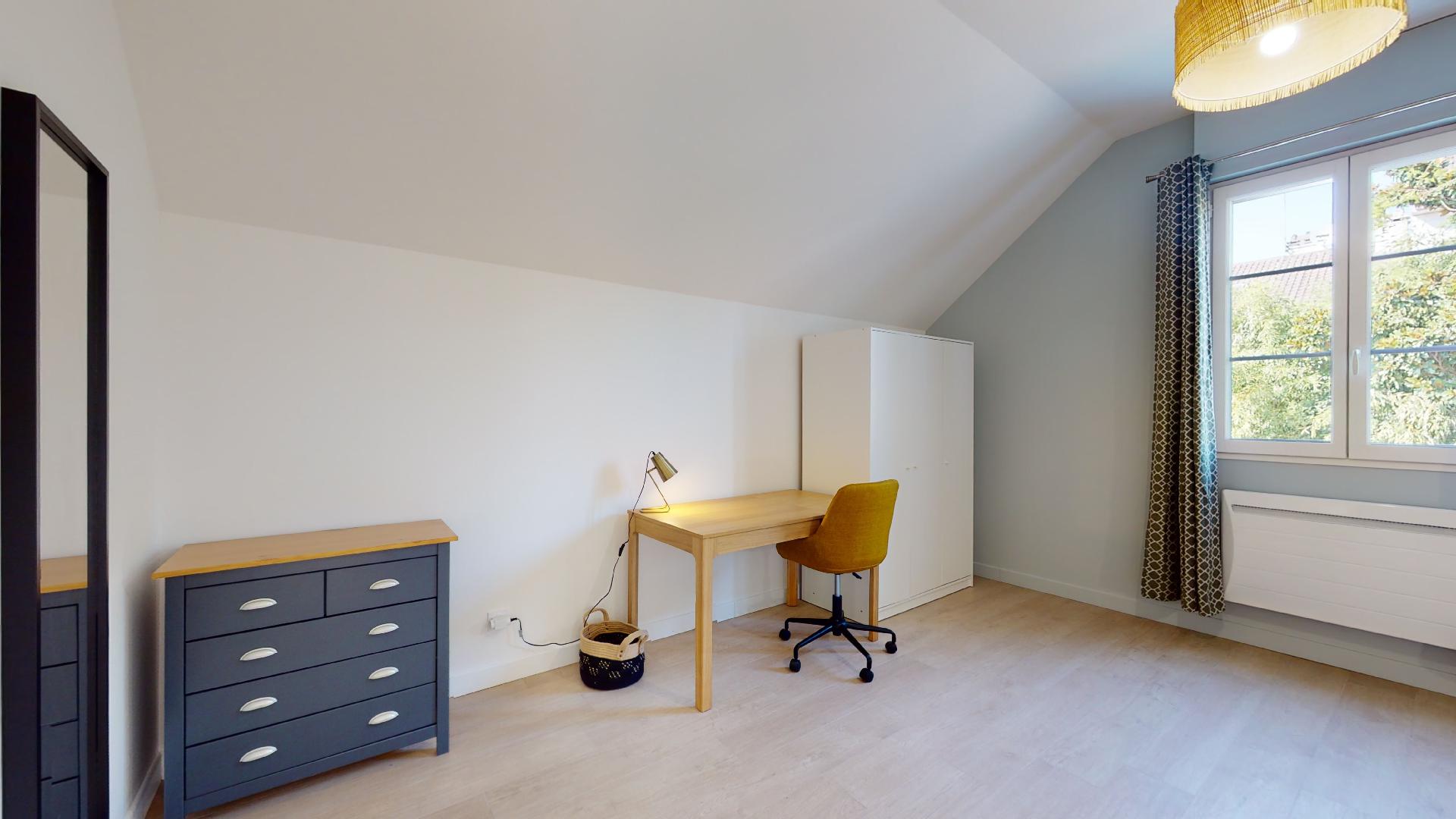 Room For 2 With A Private Bathroom And Toilets - 10 - 1