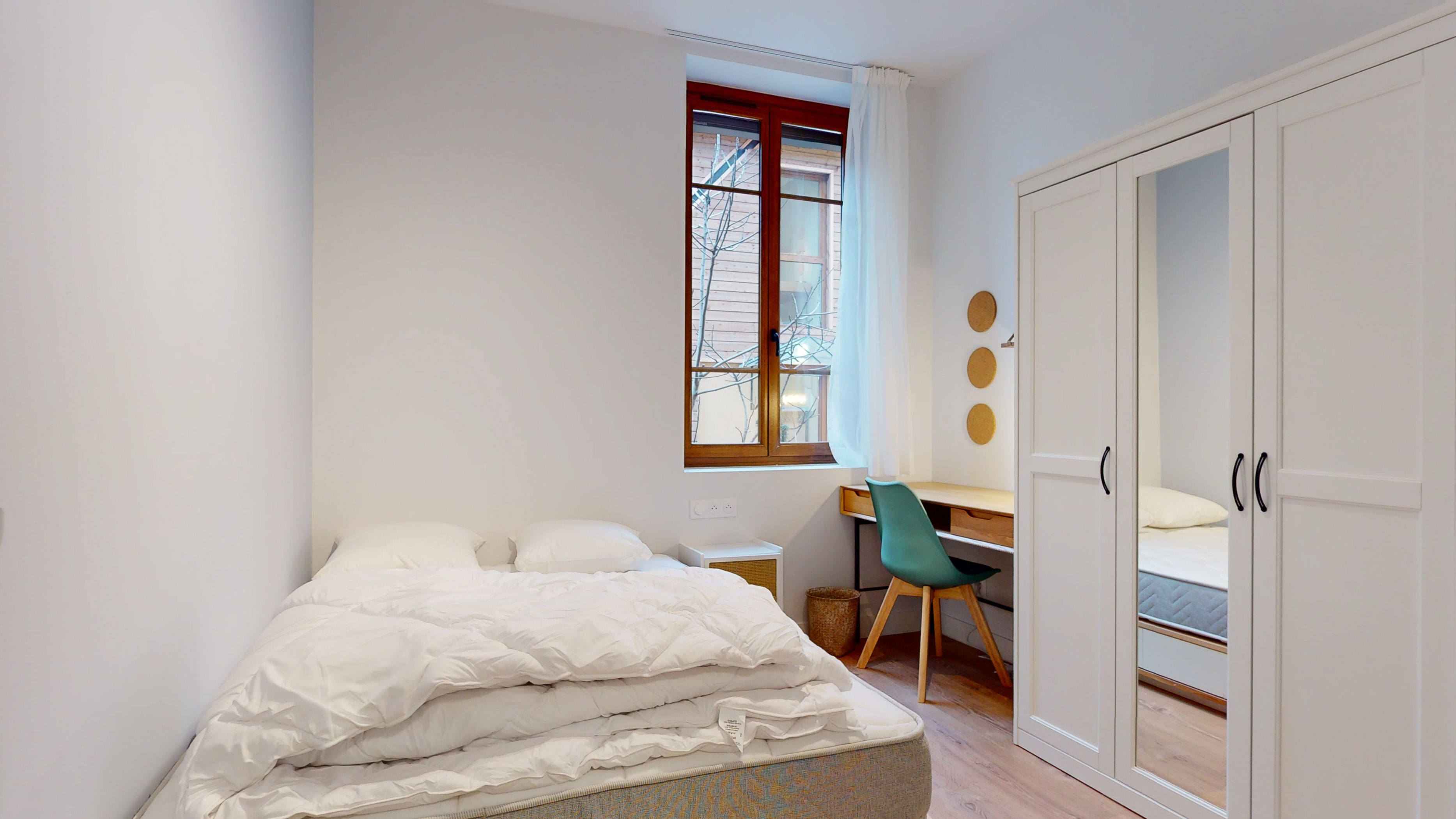  Room For One Person - 3  -  Lyot  - Gallery -  2