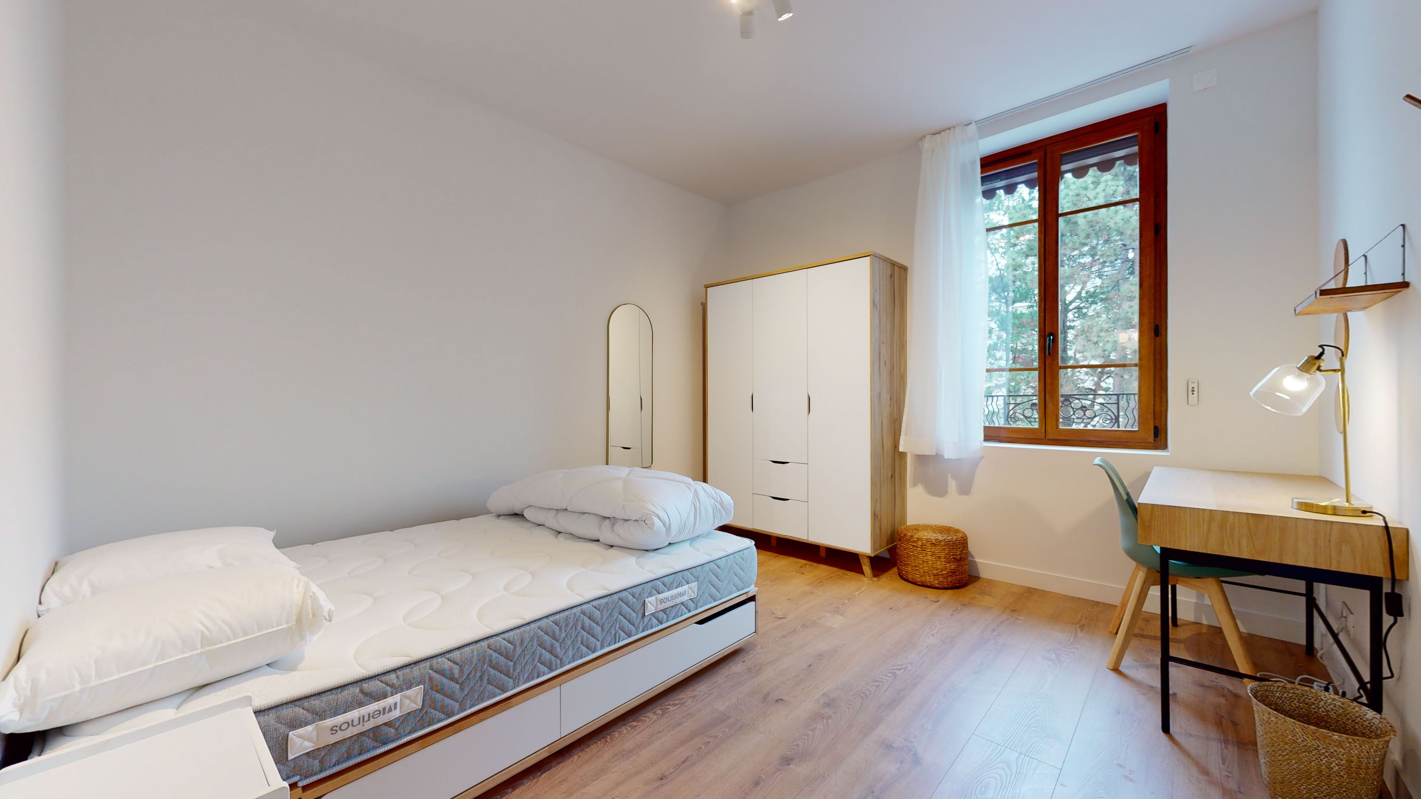  Room For One Person - 6  -  Lyot  - Gallery -  2