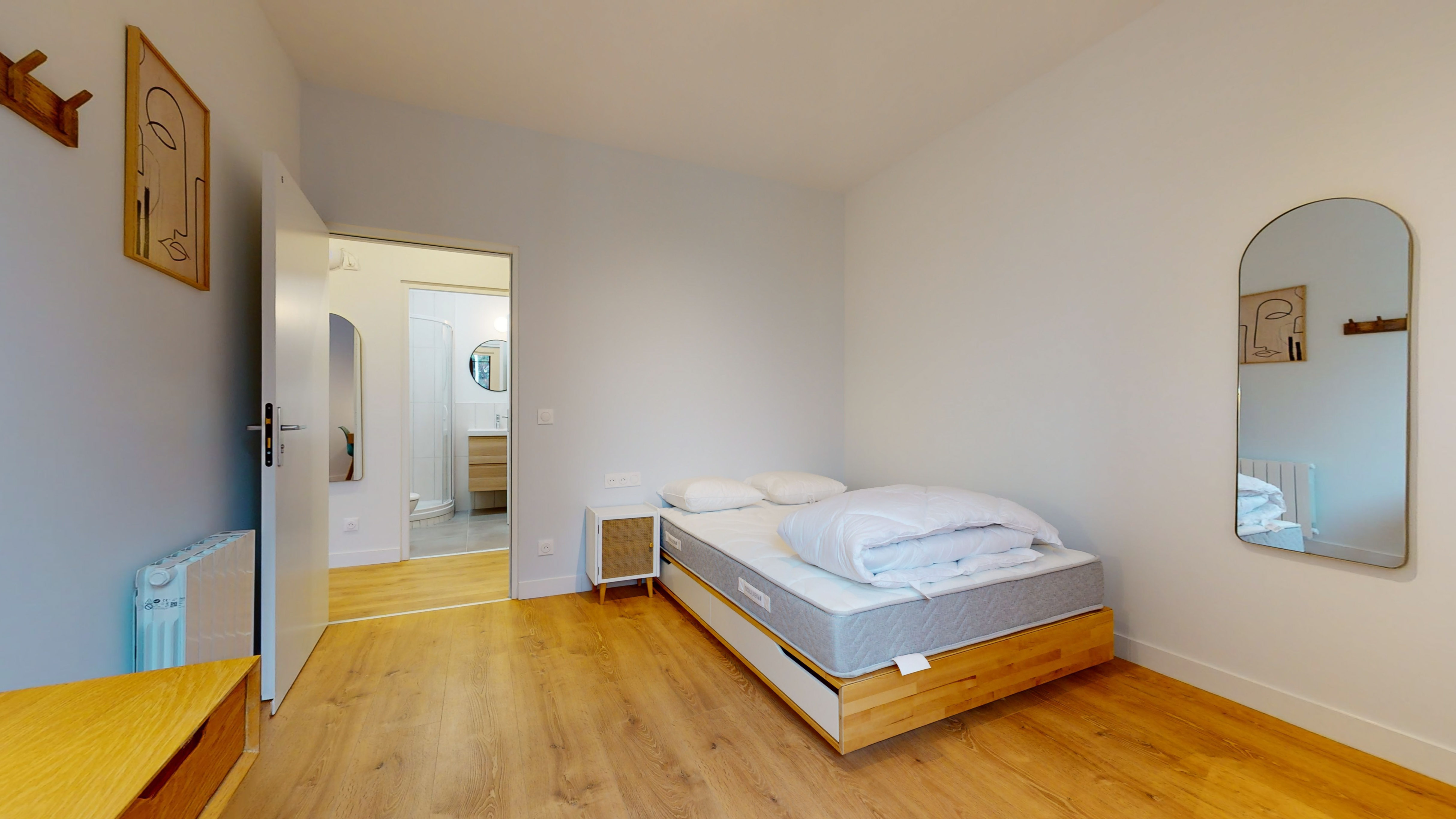  Room For One Person - 6  -  Lyot  - Gallery -  1