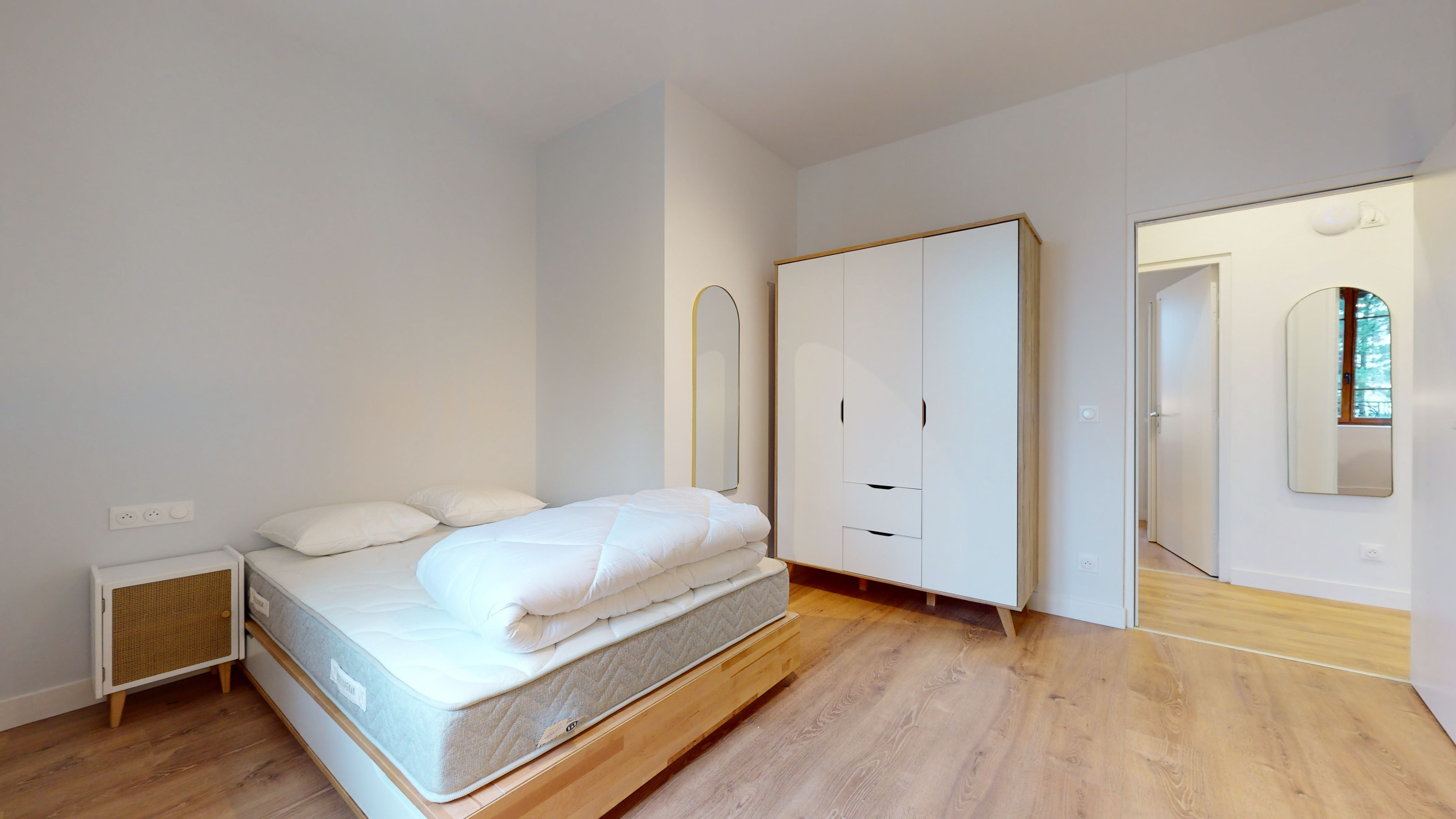  Room For One Person - 7  -  Lyot  - Gallery -  2