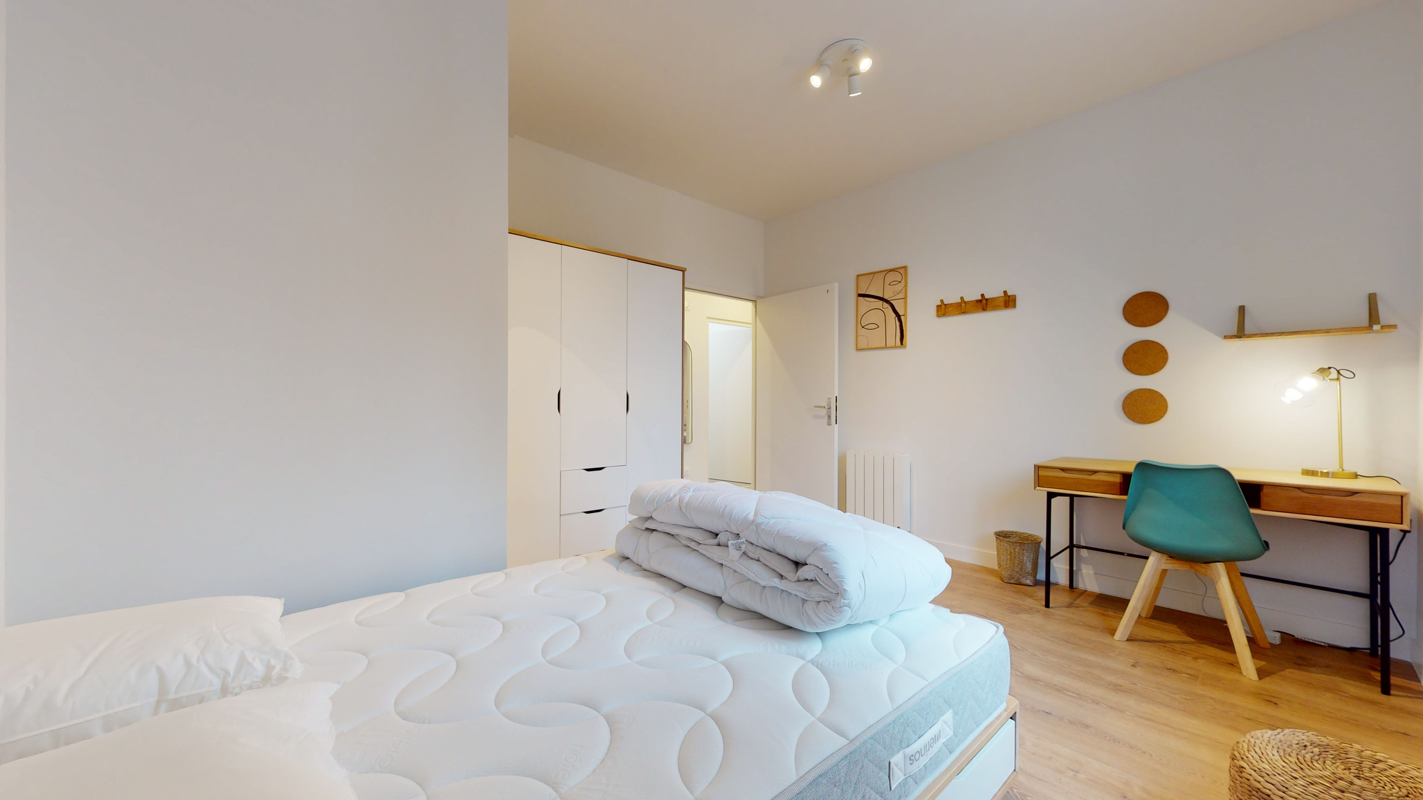  Room For One Person - 7  -  Lyot  - Gallery -  3