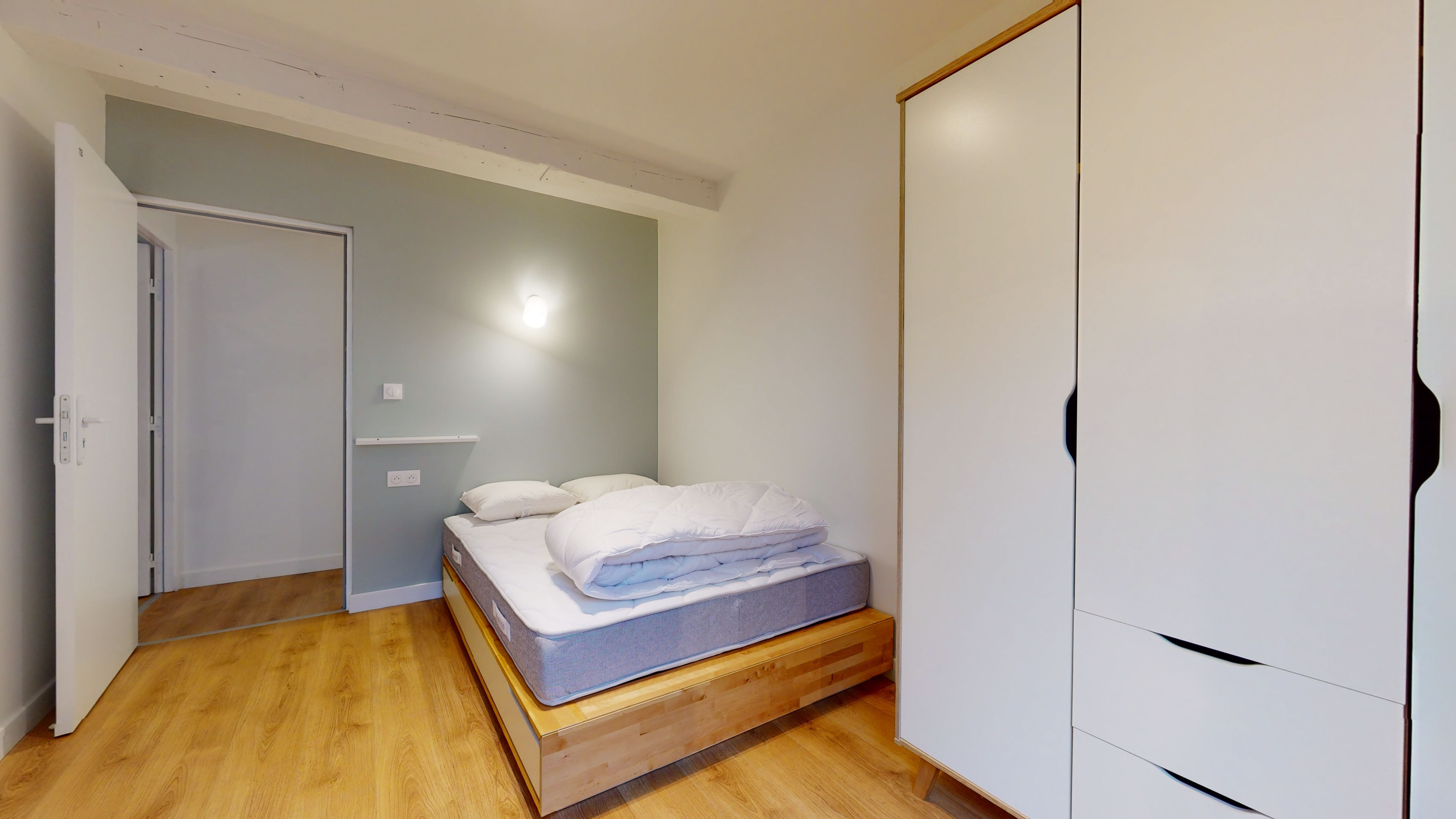  Room For One Person - 13  -  Lyot  - Gallery -  2
