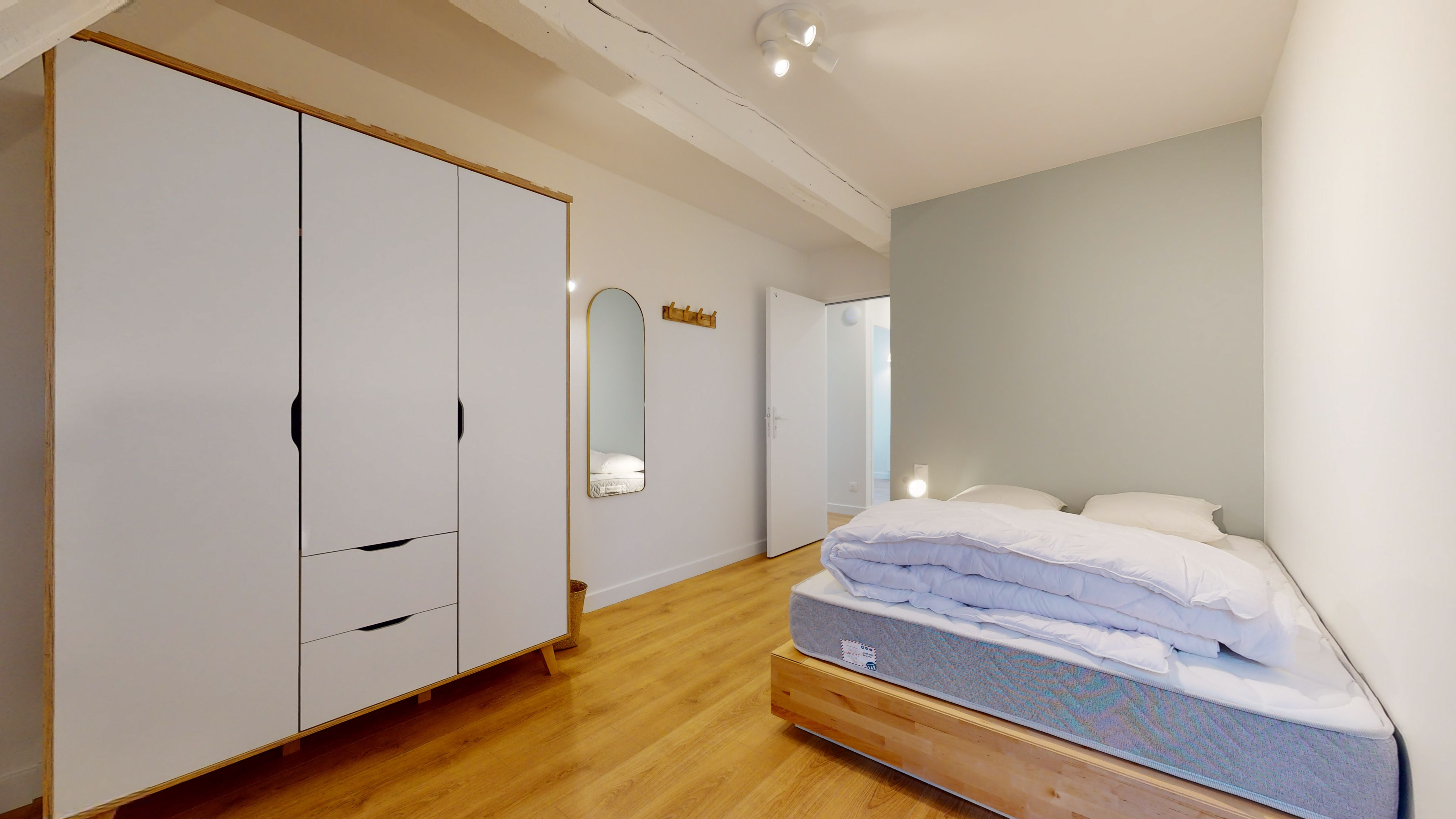  Room For One Person - 15  -  Lyot  - Gallery -  3